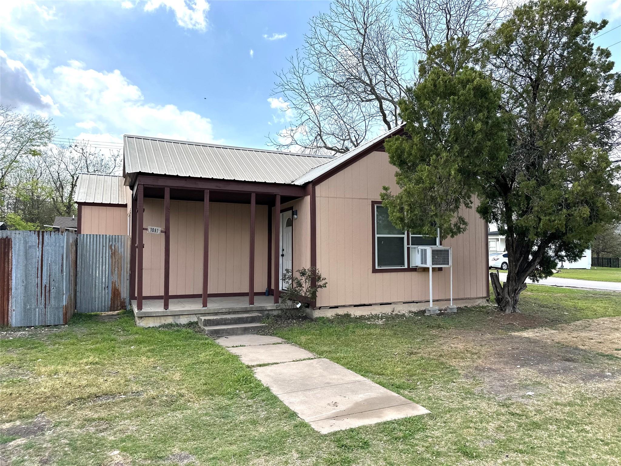 1011 Washburn St Property Photo