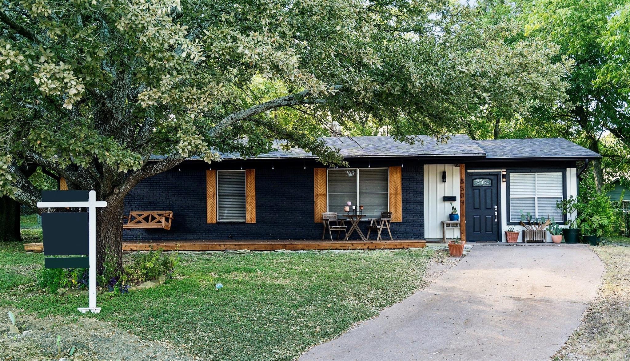8504 Contour Dr Property Photo 1