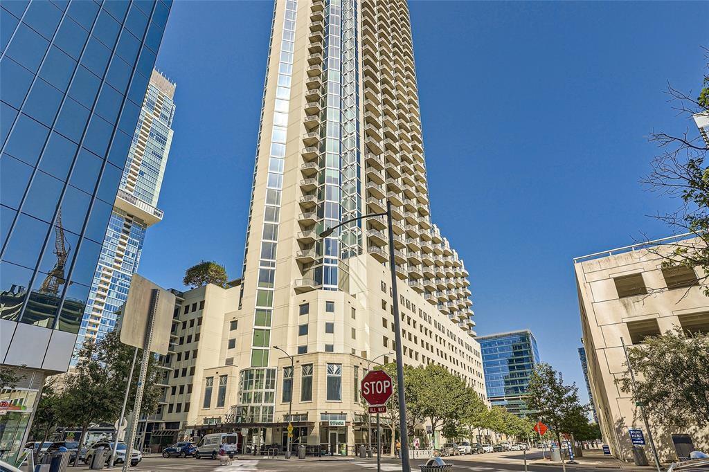 360 Nueces St #3501 Property Photo 8
