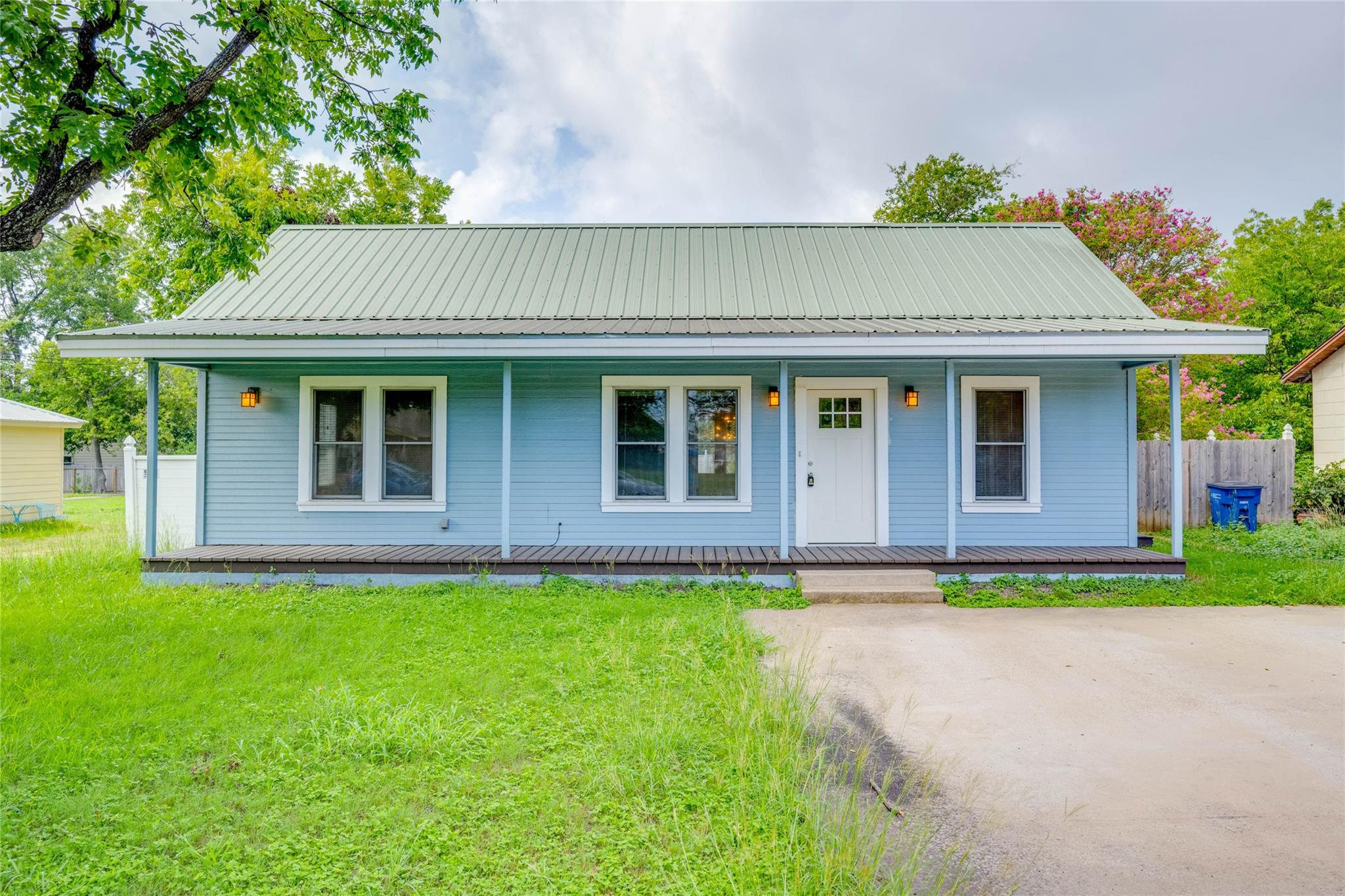 607 Gaylor . St Property Photo 1