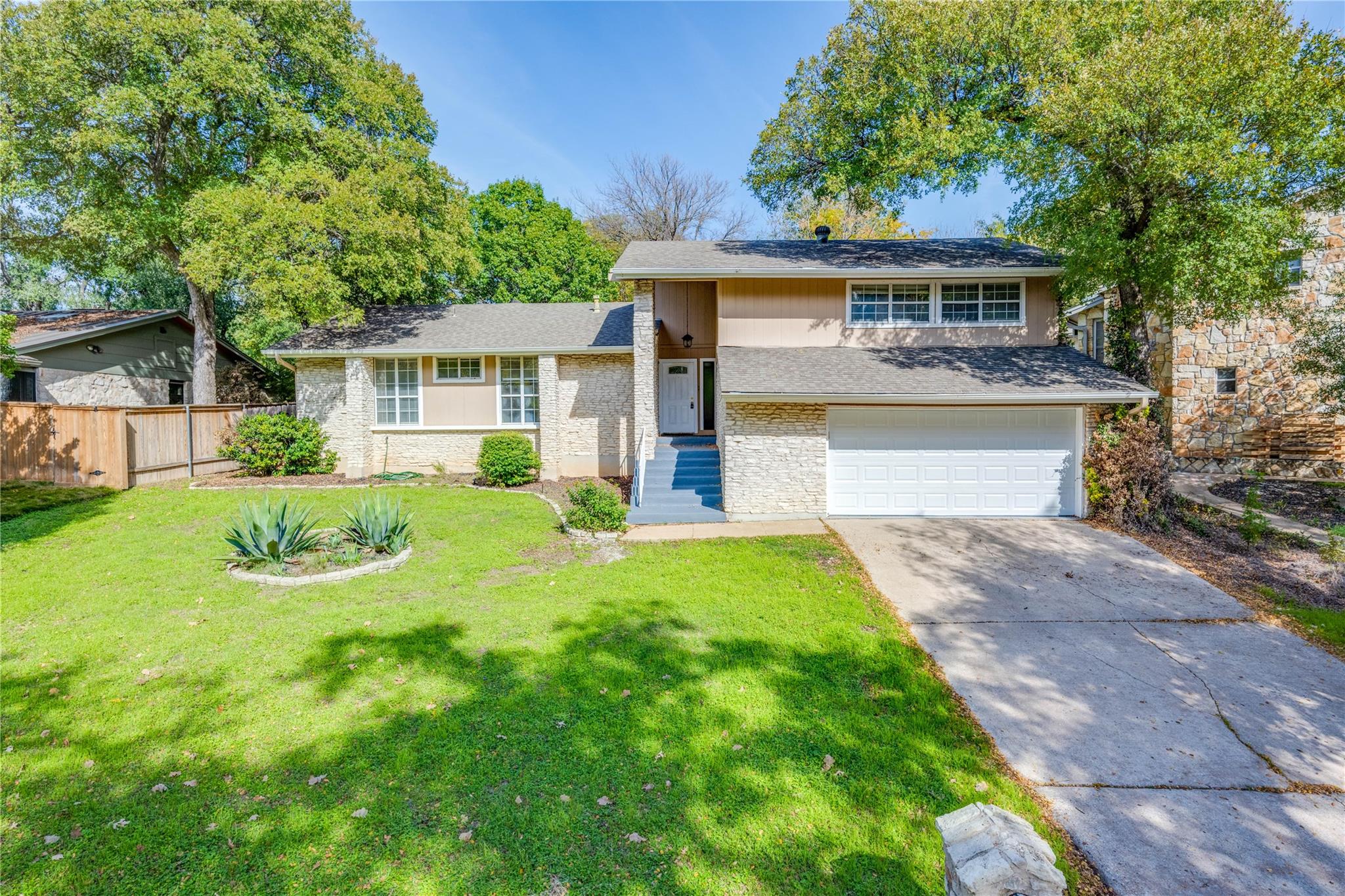 2713 Tether Trl Property Photo 1