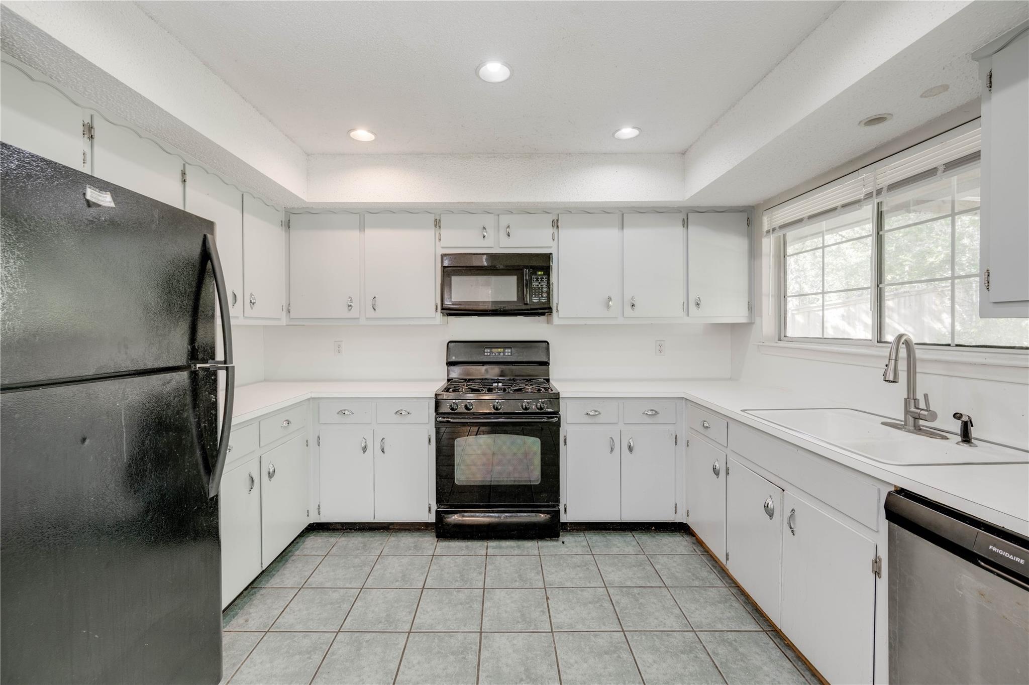 2713 Tether Trl Property Photo 3