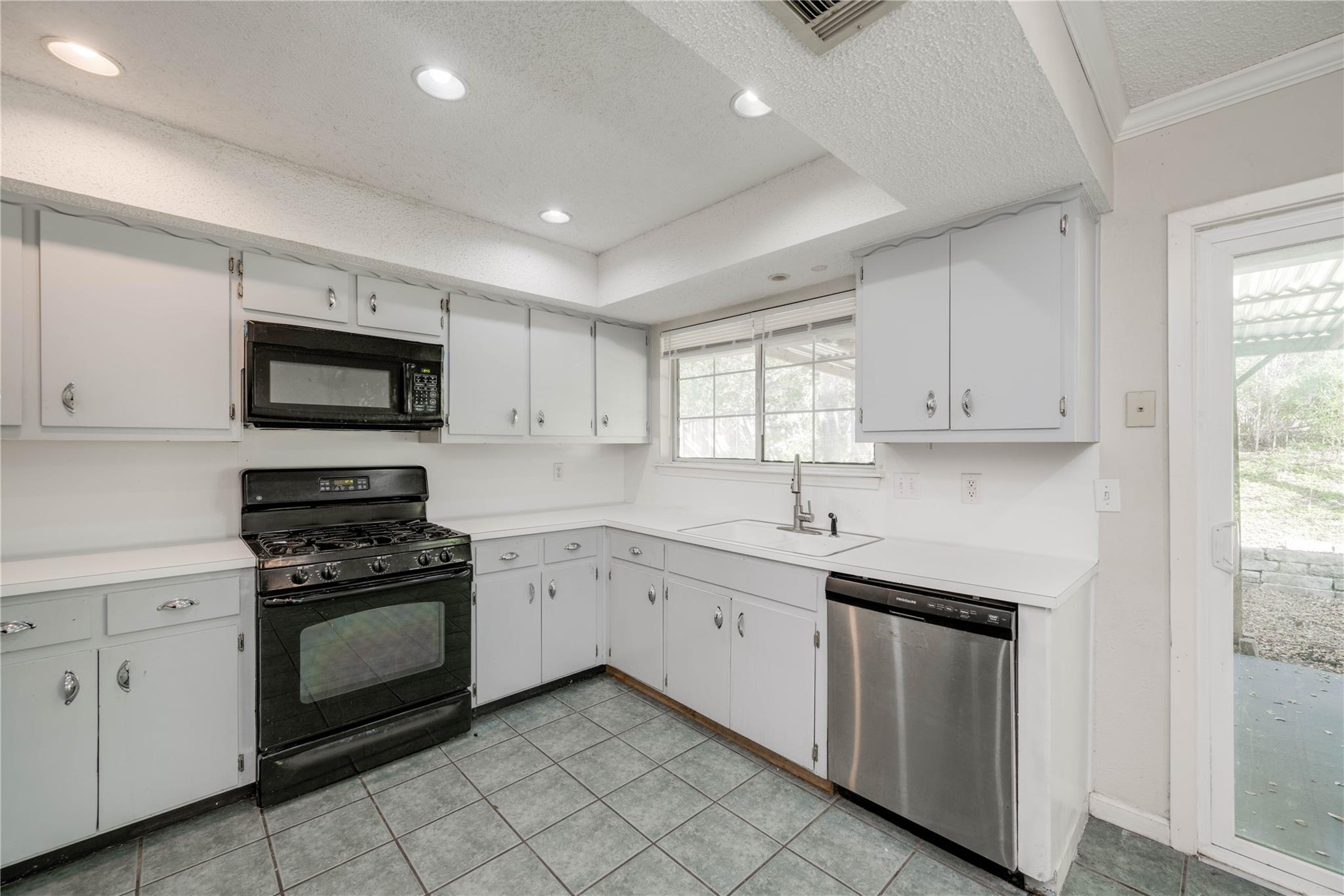 2713 Tether Trl Property Photo 8