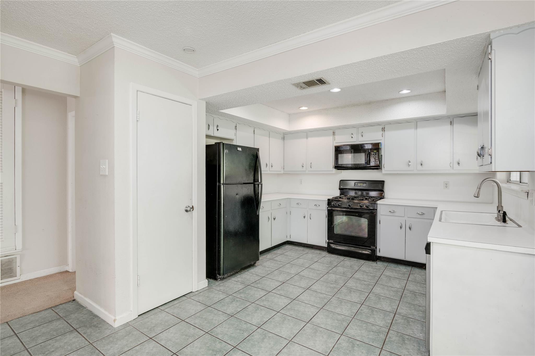 2713 Tether Trl Property Photo 12