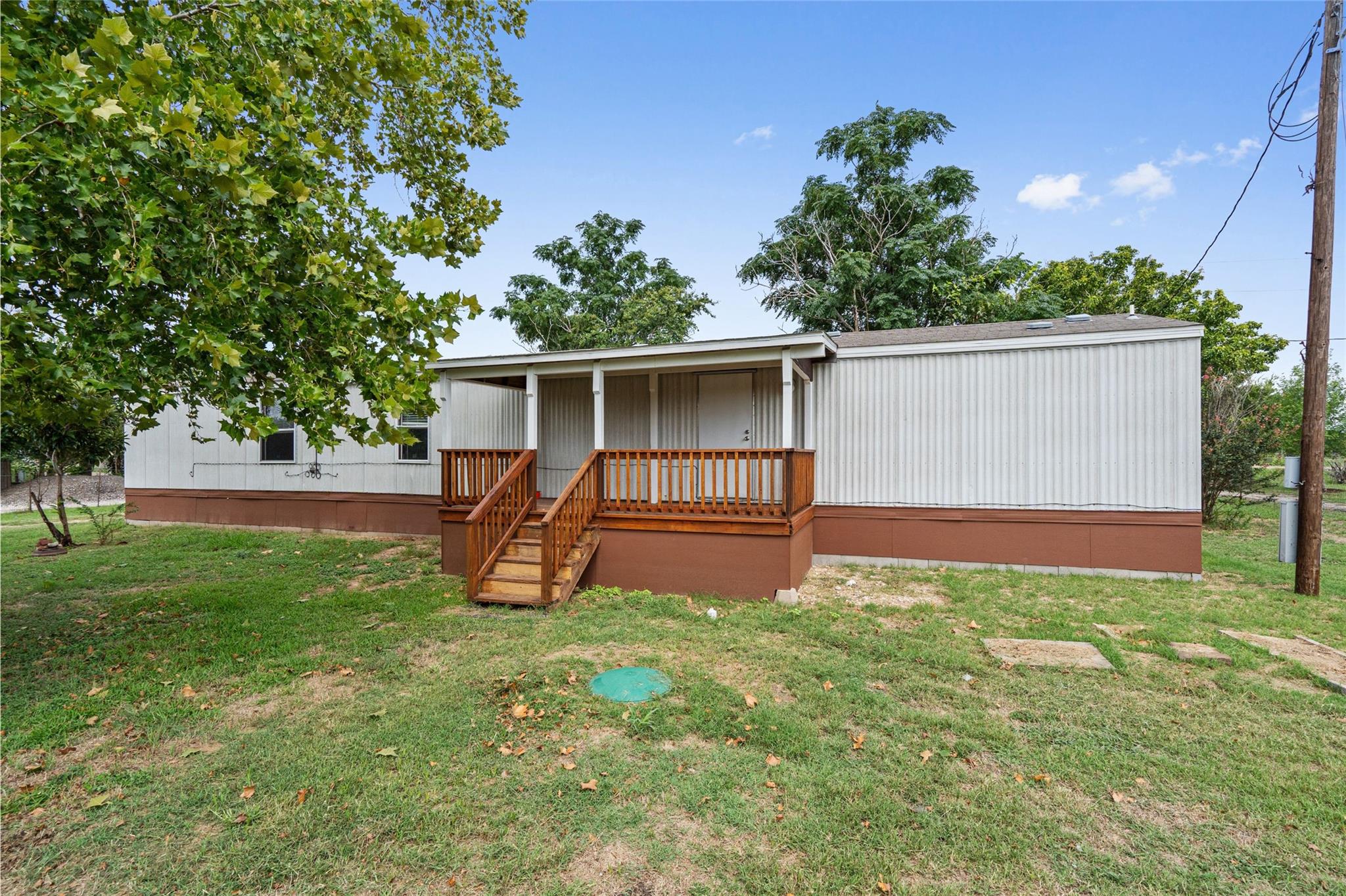 222 Shadow Oaks Dr Property Photo 3