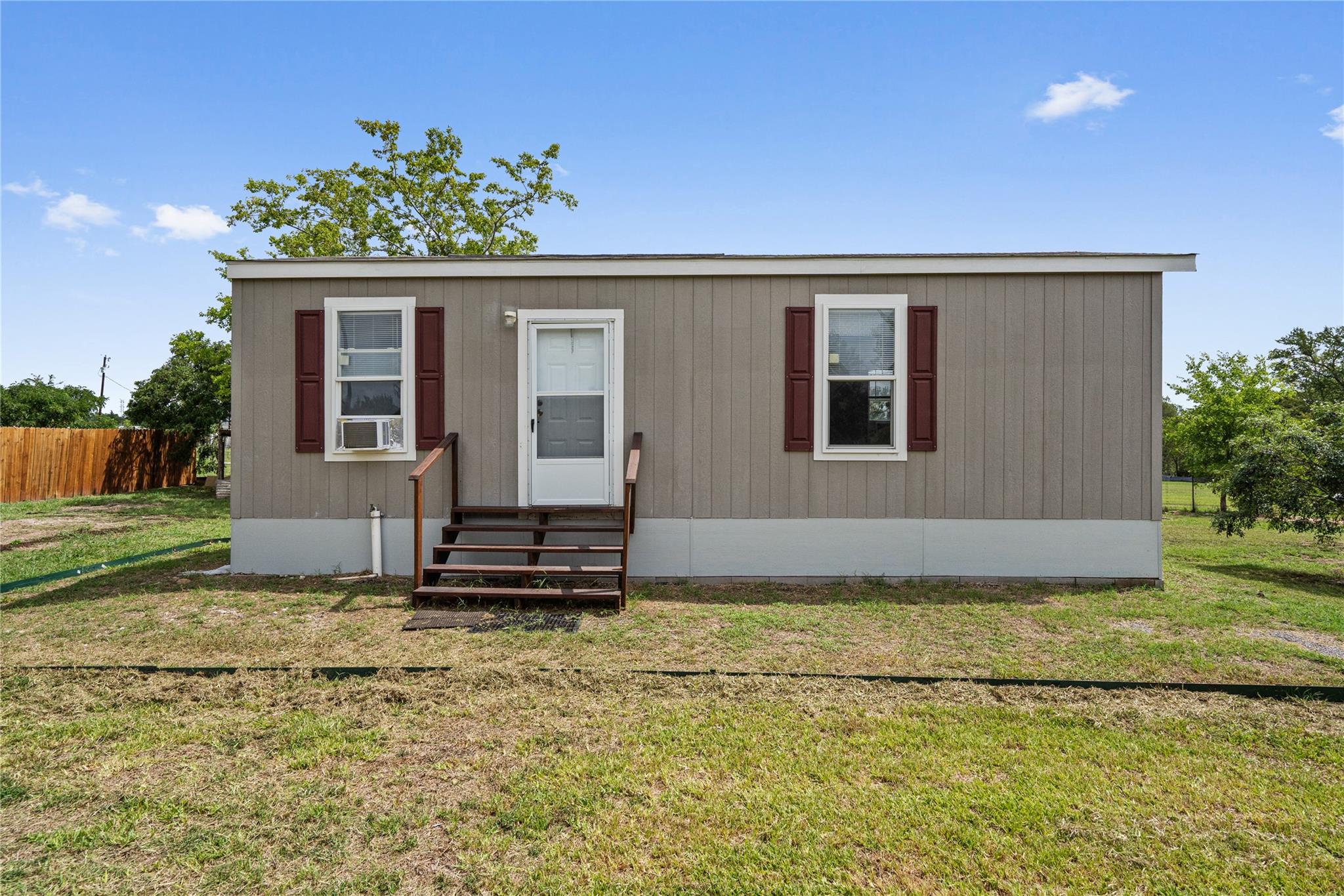222 Shadow Oaks Dr Property Photo 5