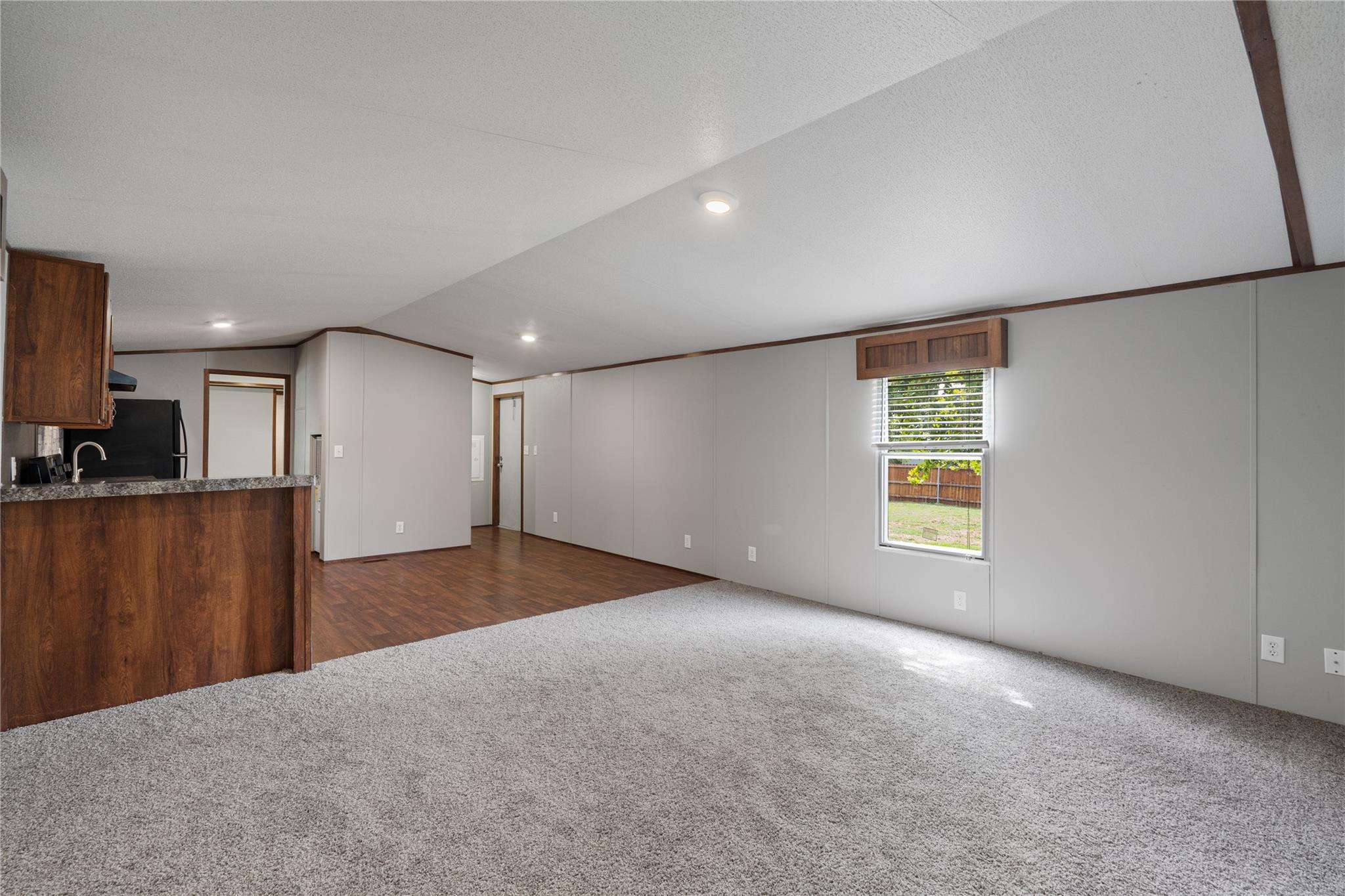 222 Shadow Oaks Dr Property Photo 6