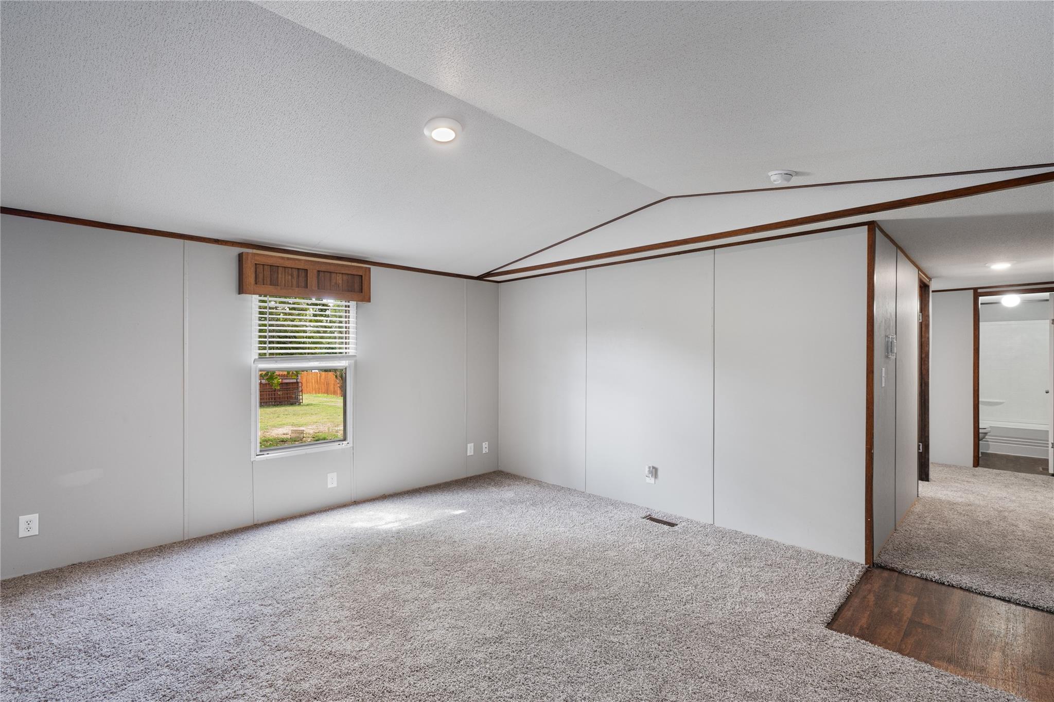 222 Shadow Oaks Dr Property Photo 7