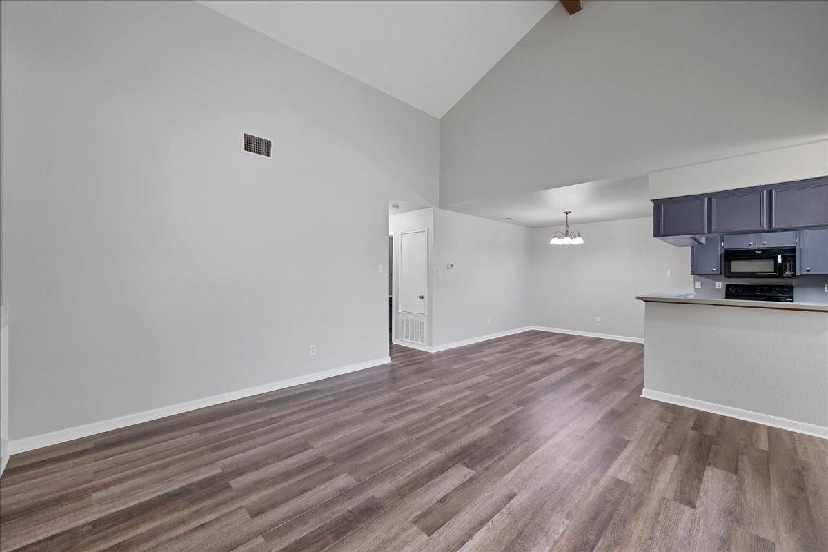 381 Fantail Loop #a Property Photo 7