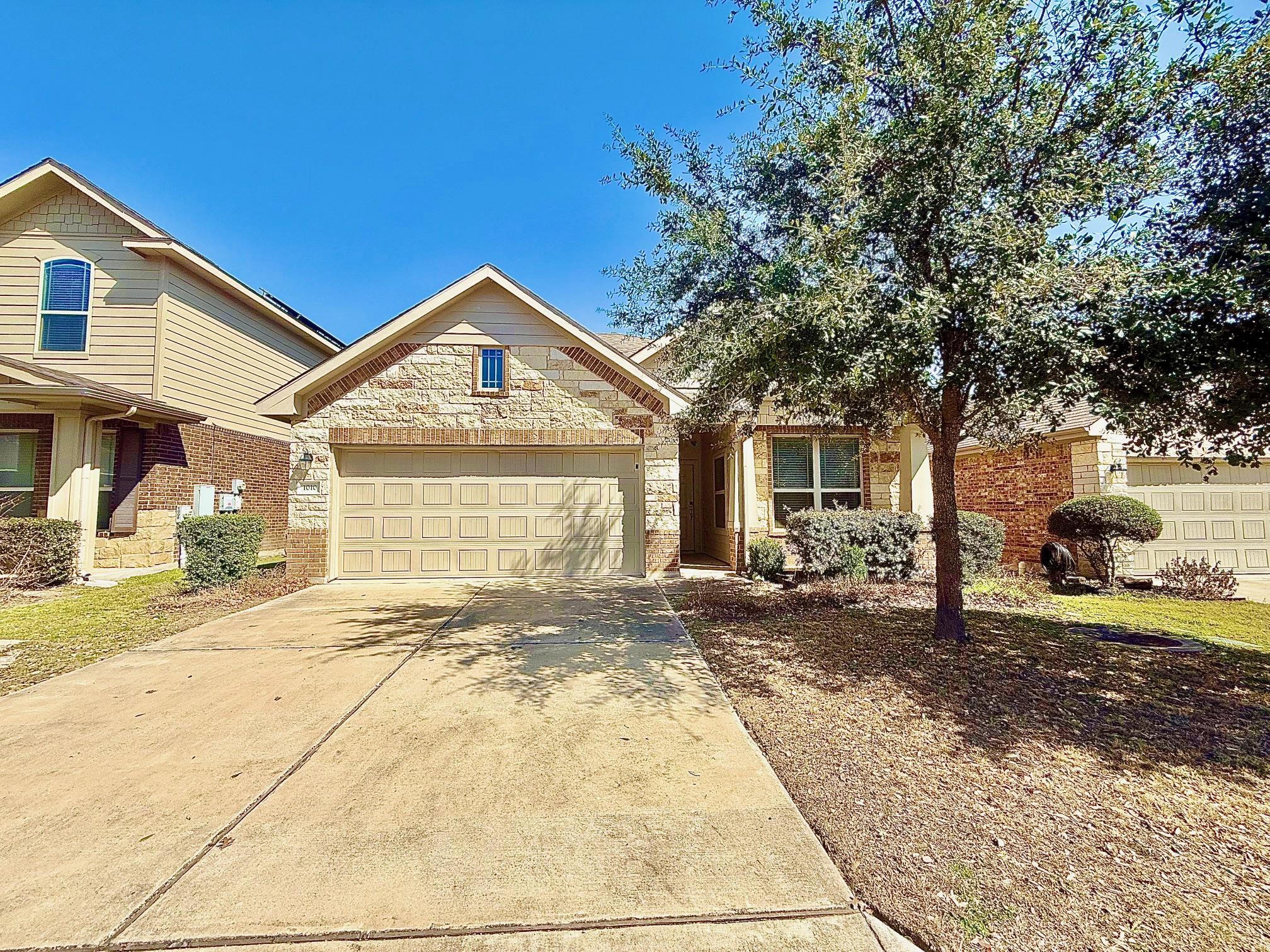 1010 Oblique Dr Property Photo