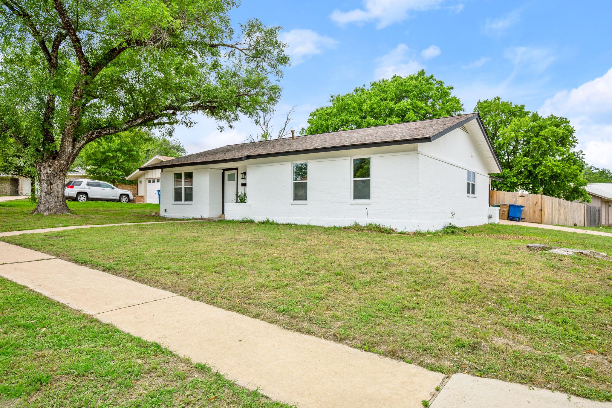 9006 Lodge Ct Property Photo