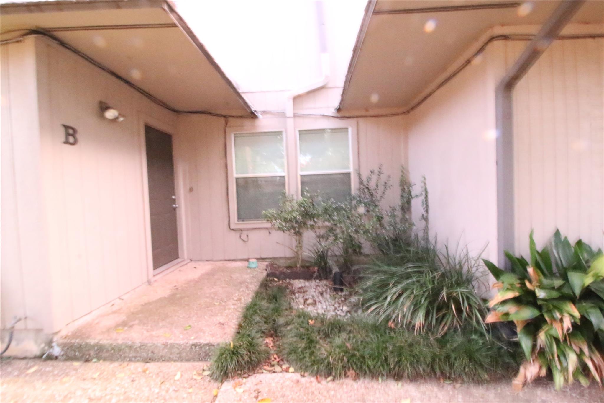 703 Castle Ridge Rd #b Property Photo 1