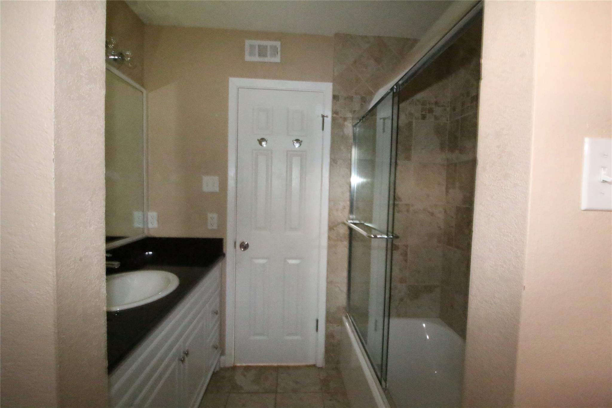 703 Castle Ridge Rd #b Property Photo 4