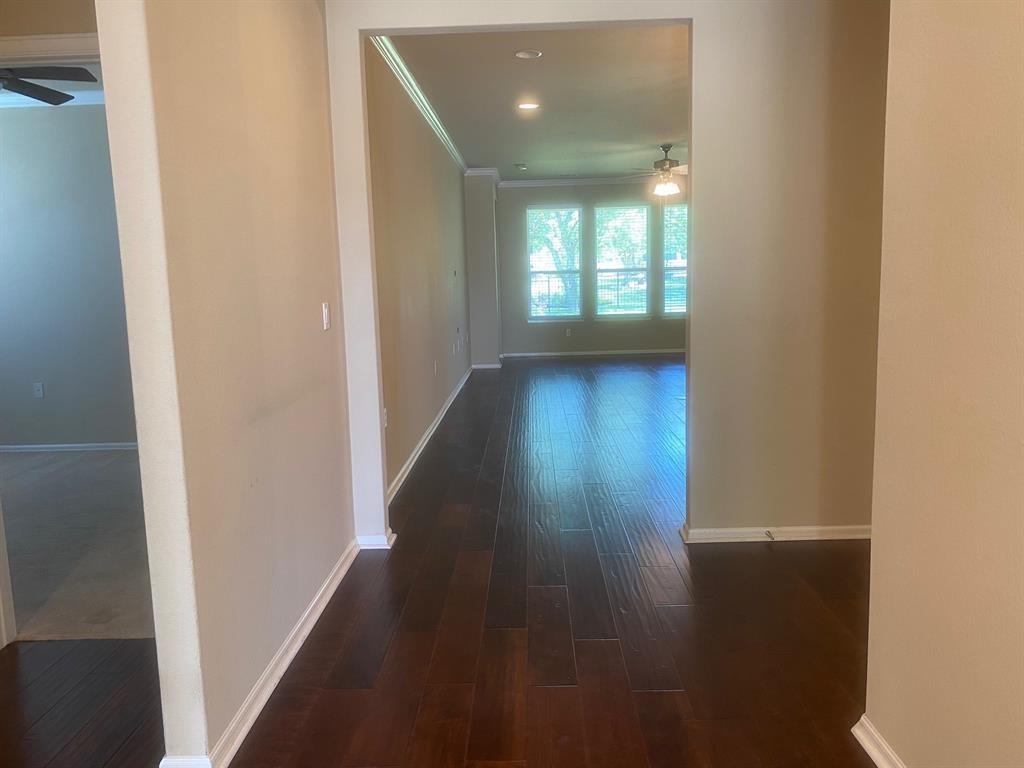 721 Independence Creek Ln Property Photo 2