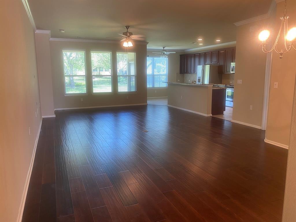 721 Independence Creek Ln Property Photo 3