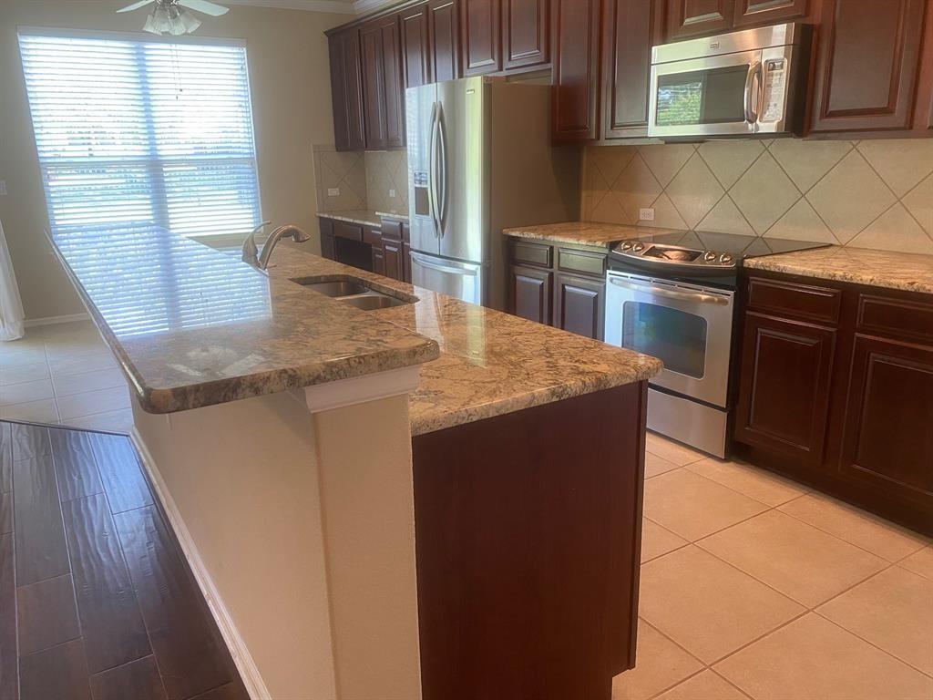 721 Independence Creek Ln Property Photo 5