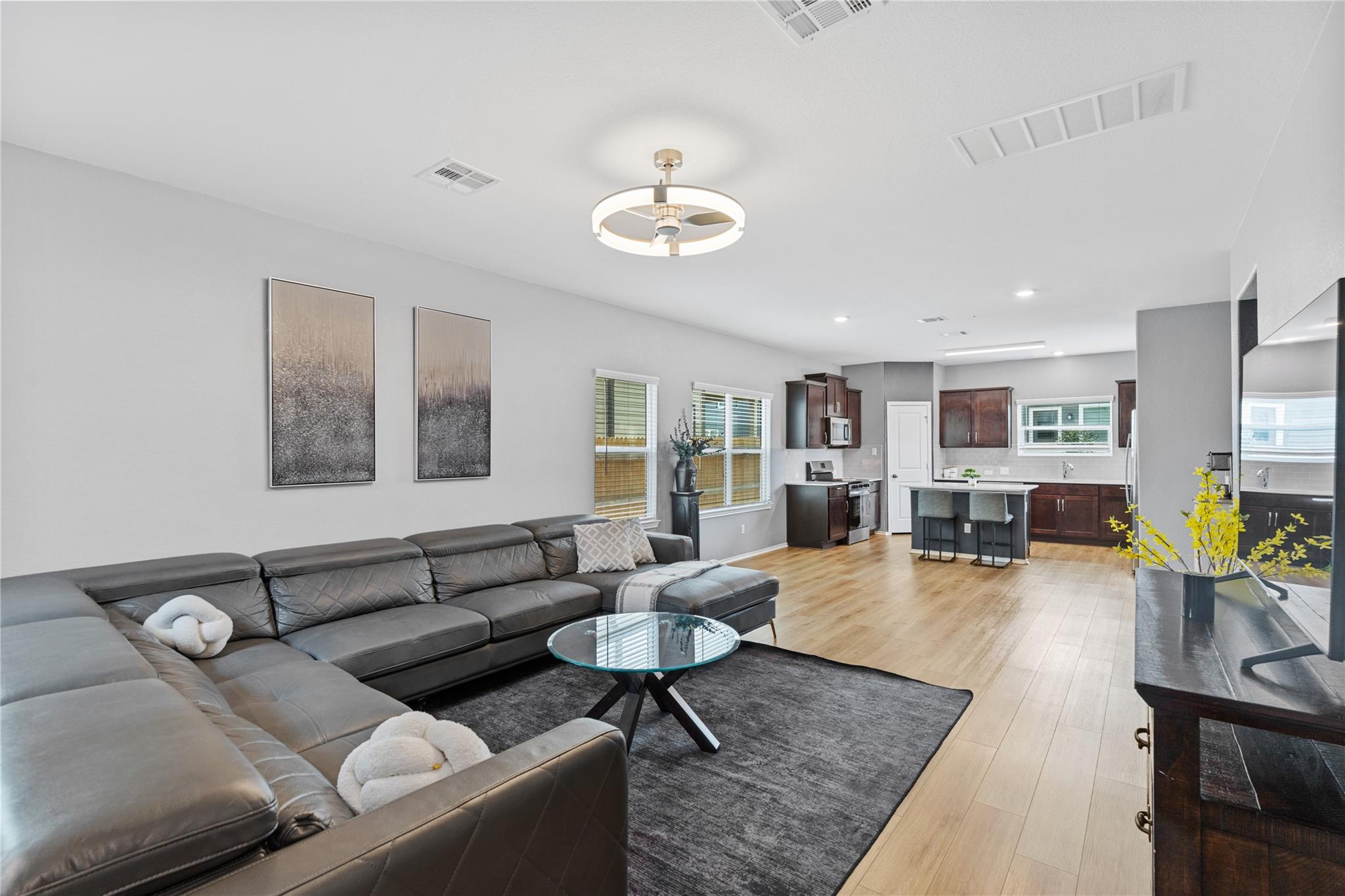 425 Perfect World Loop Property Photo 4
