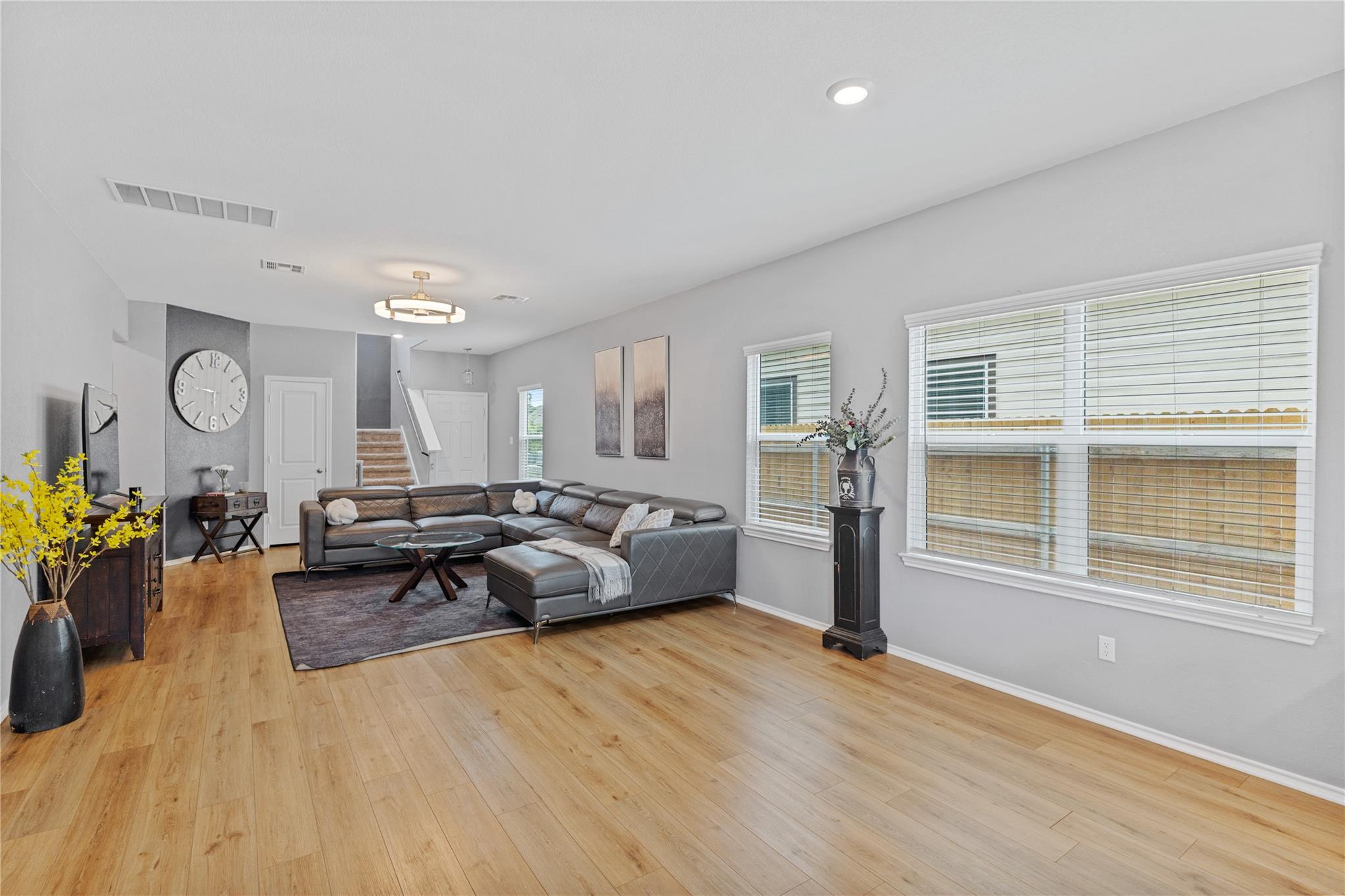 425 Perfect World Loop Property Photo 7