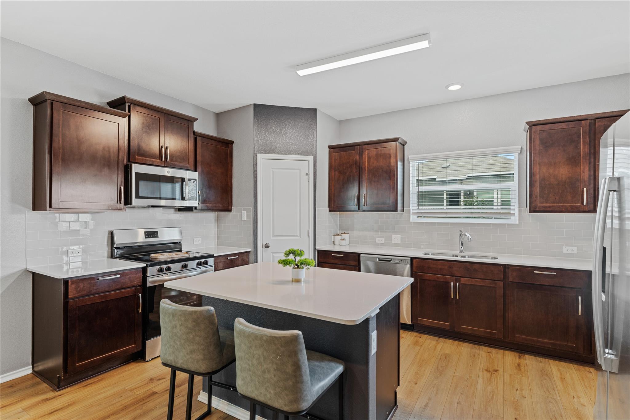 425 Perfect World Loop Property Photo 8
