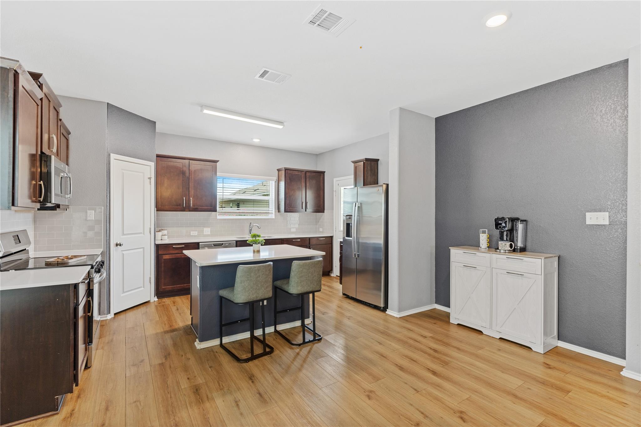 425 Perfect World Loop Property Photo 10