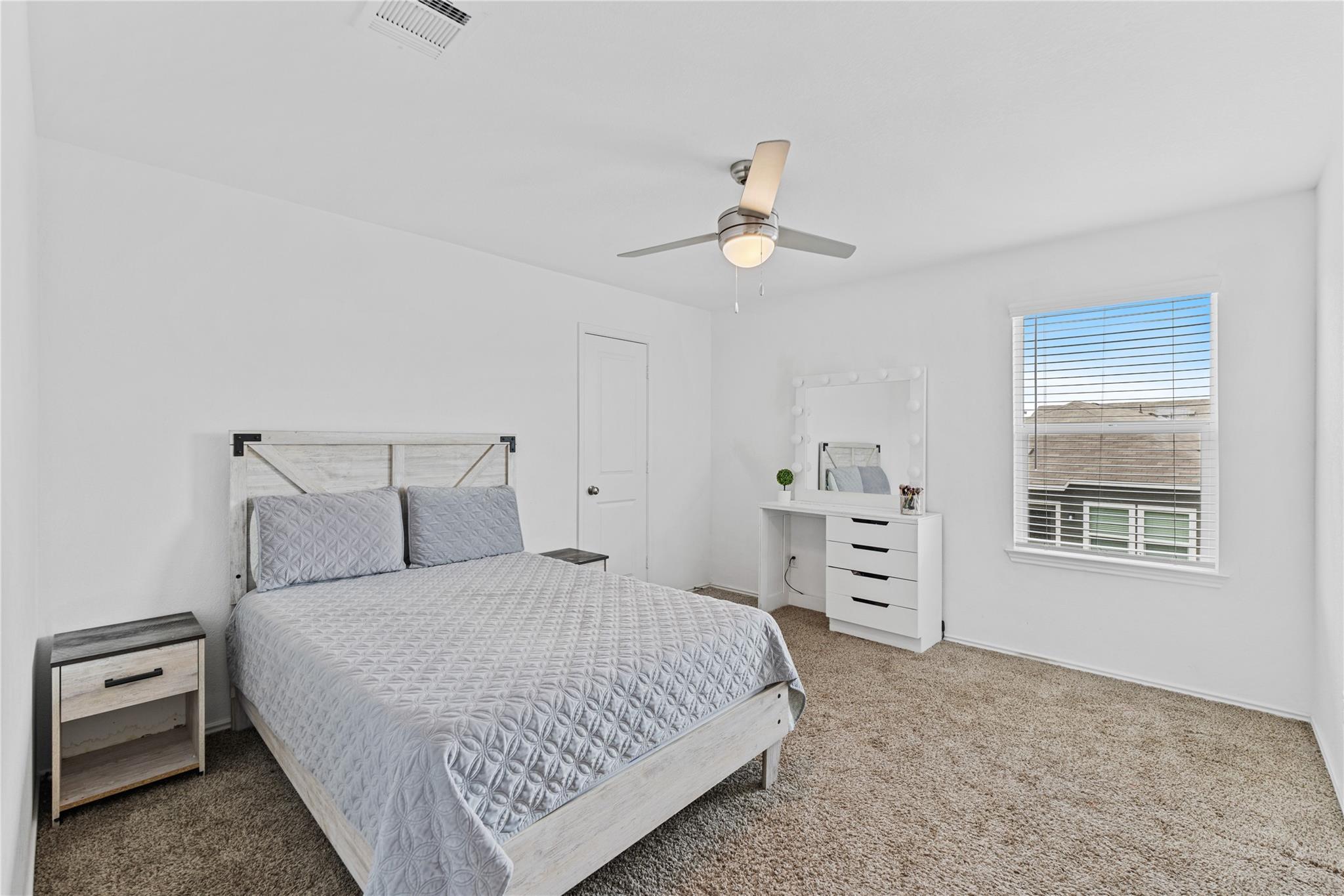 425 Perfect World Loop Property Photo 22
