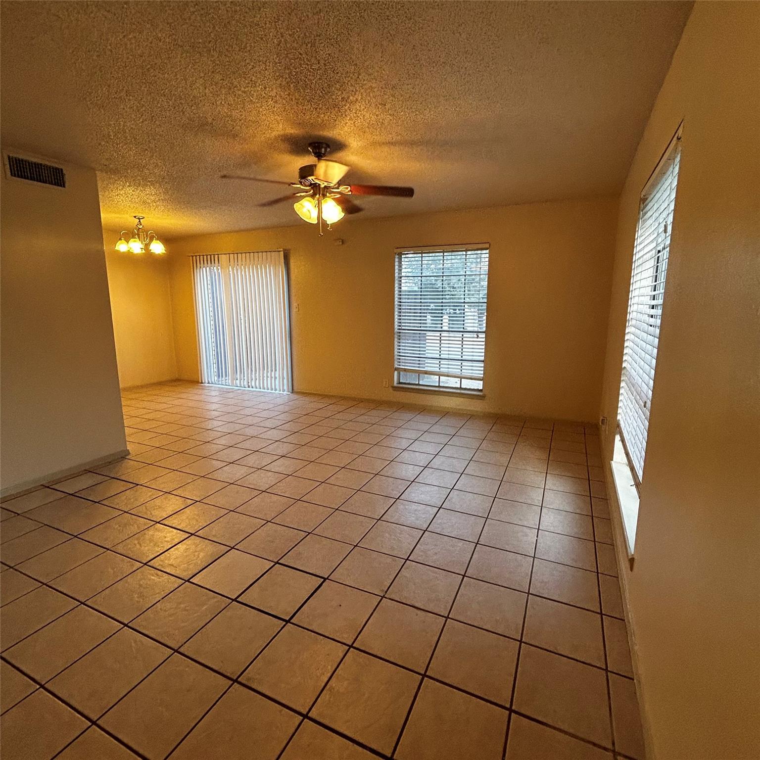 7204 Creekside Dr #b Property Photo 3