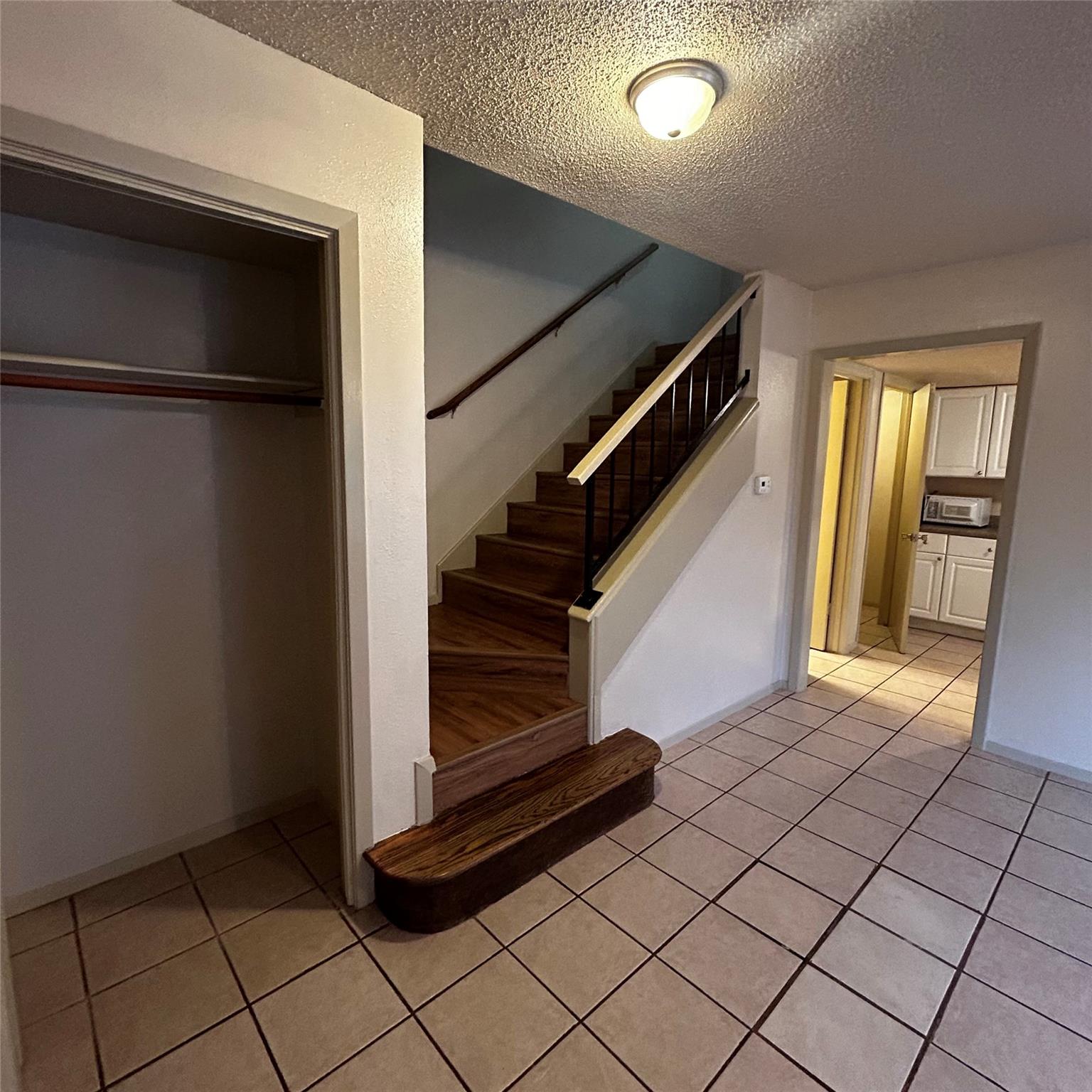 7204 Creekside Dr #b Property Photo 4