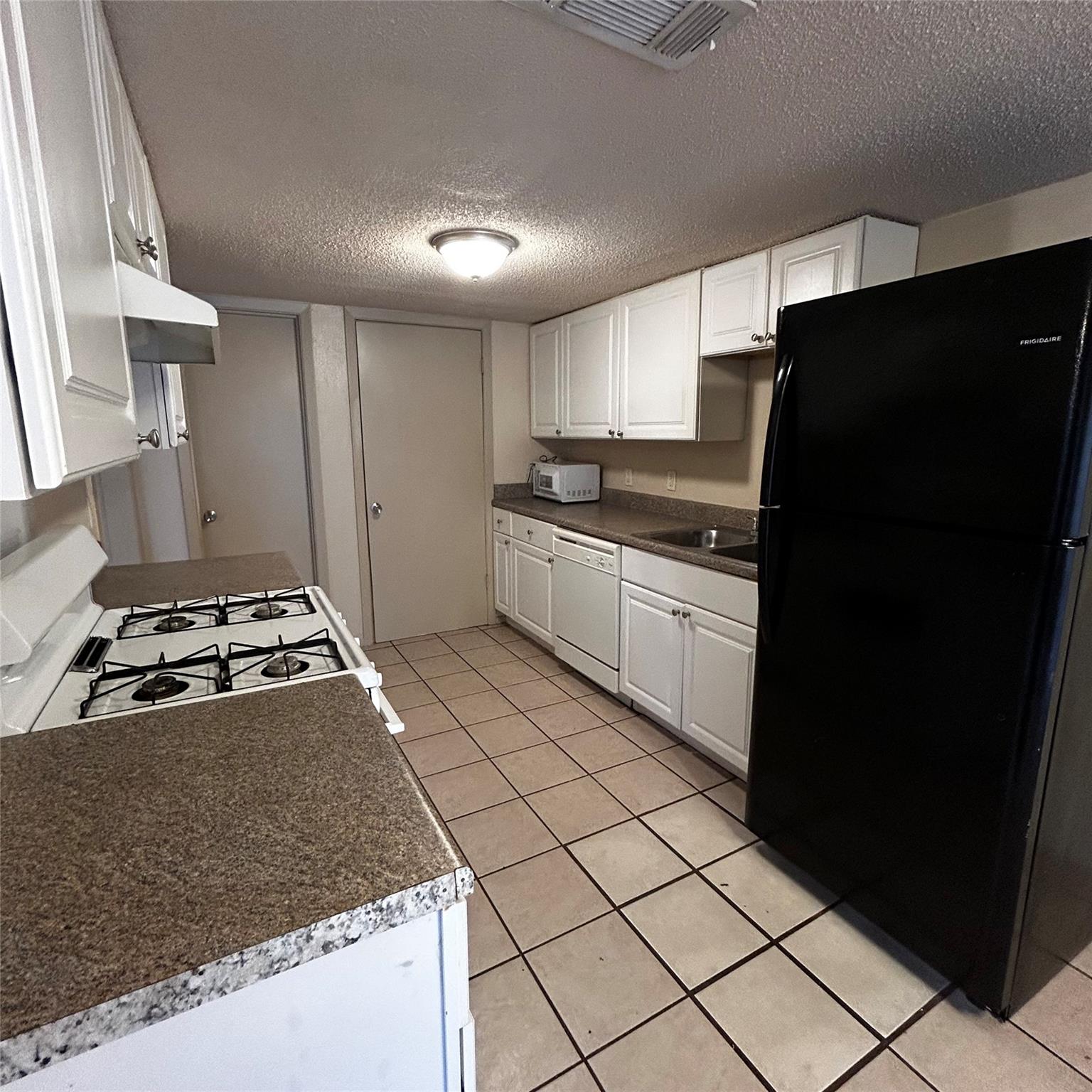 7204 Creekside Dr #b Property Photo 7