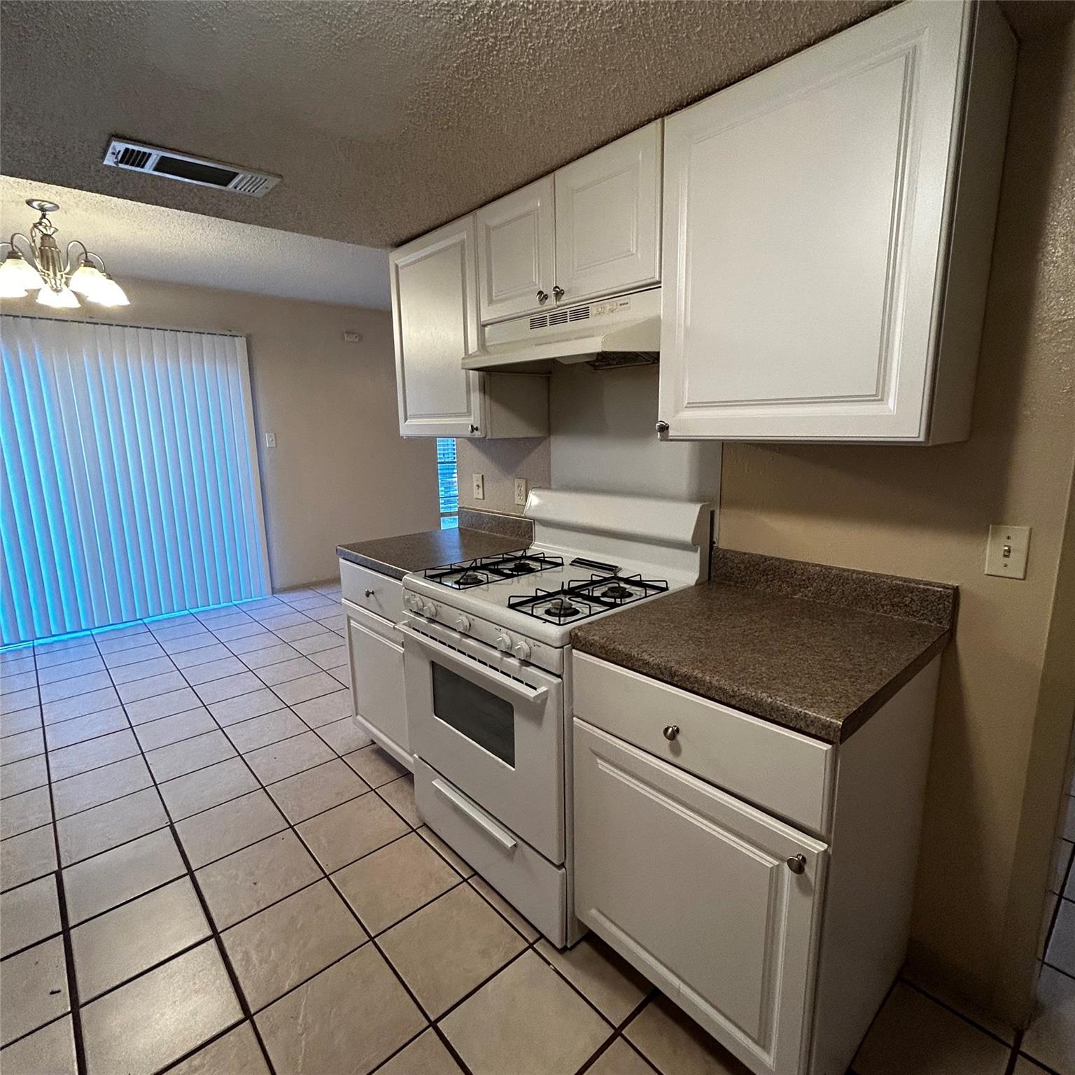 7204 Creekside Dr #b Property Photo 8