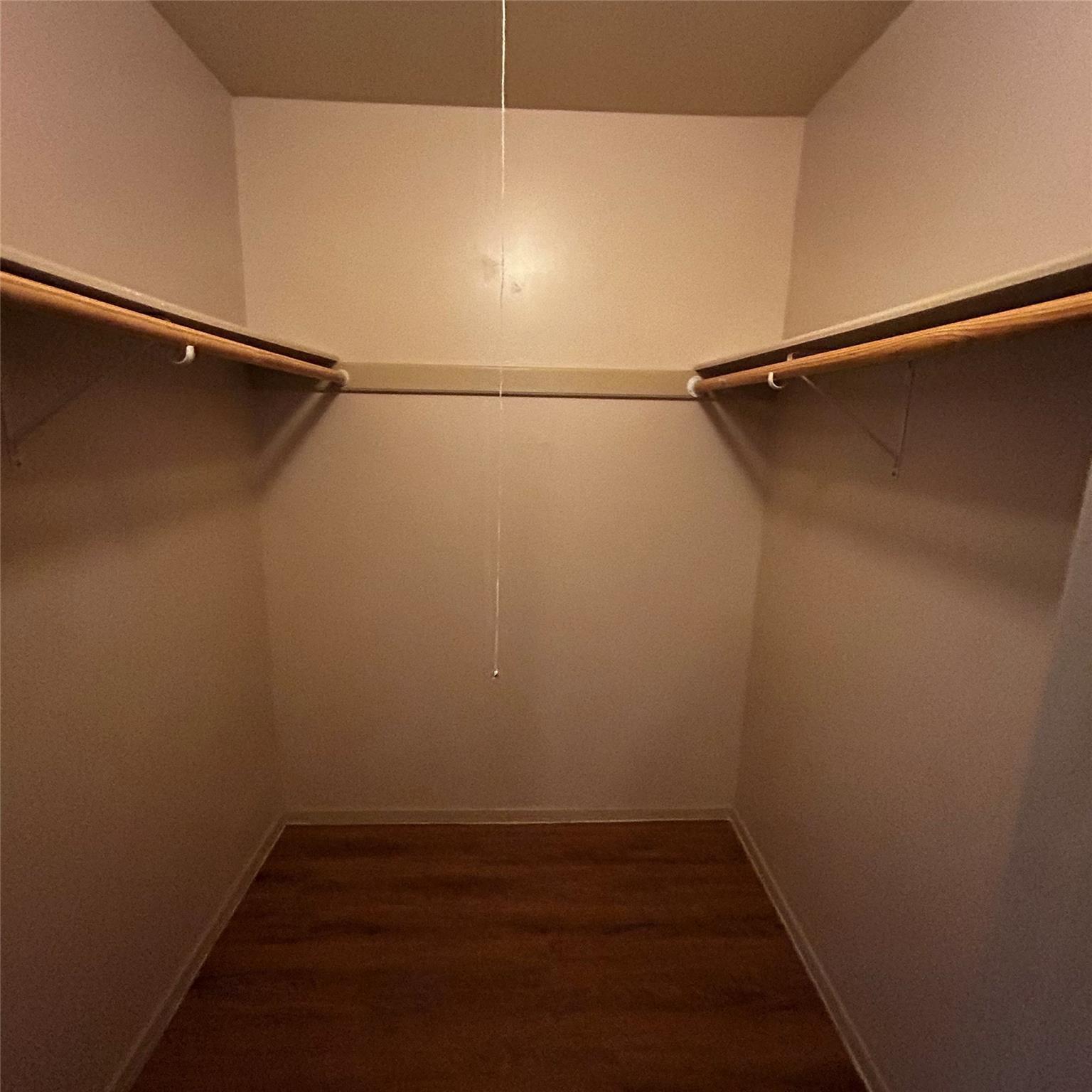 7204 Creekside Dr #b Property Photo 13