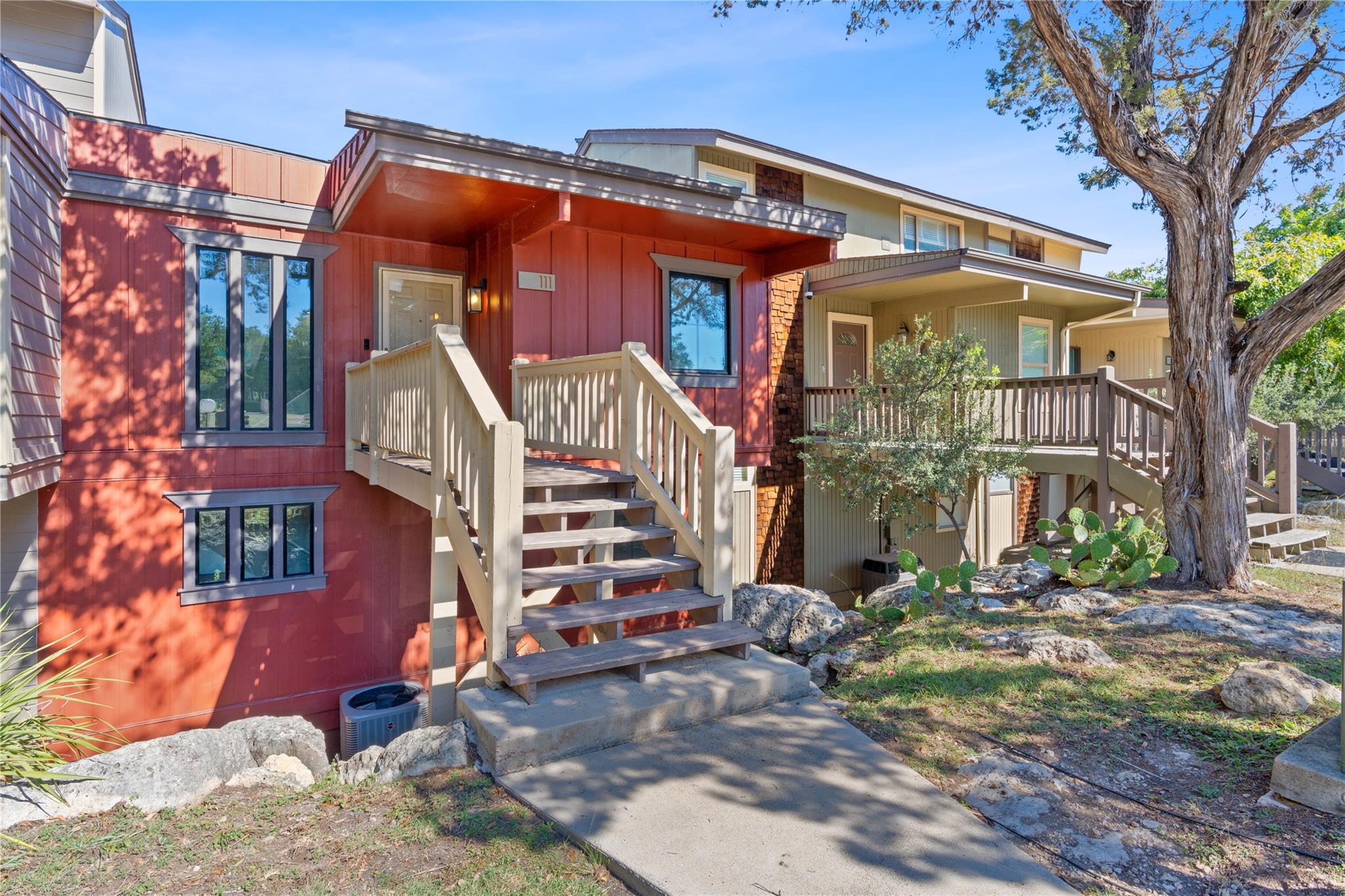 111 Comanche Pt Property Photo 1