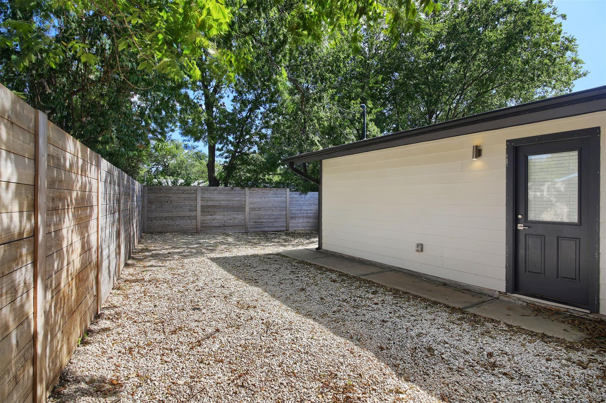 2101 Benwick Cir #b Property Photo 3