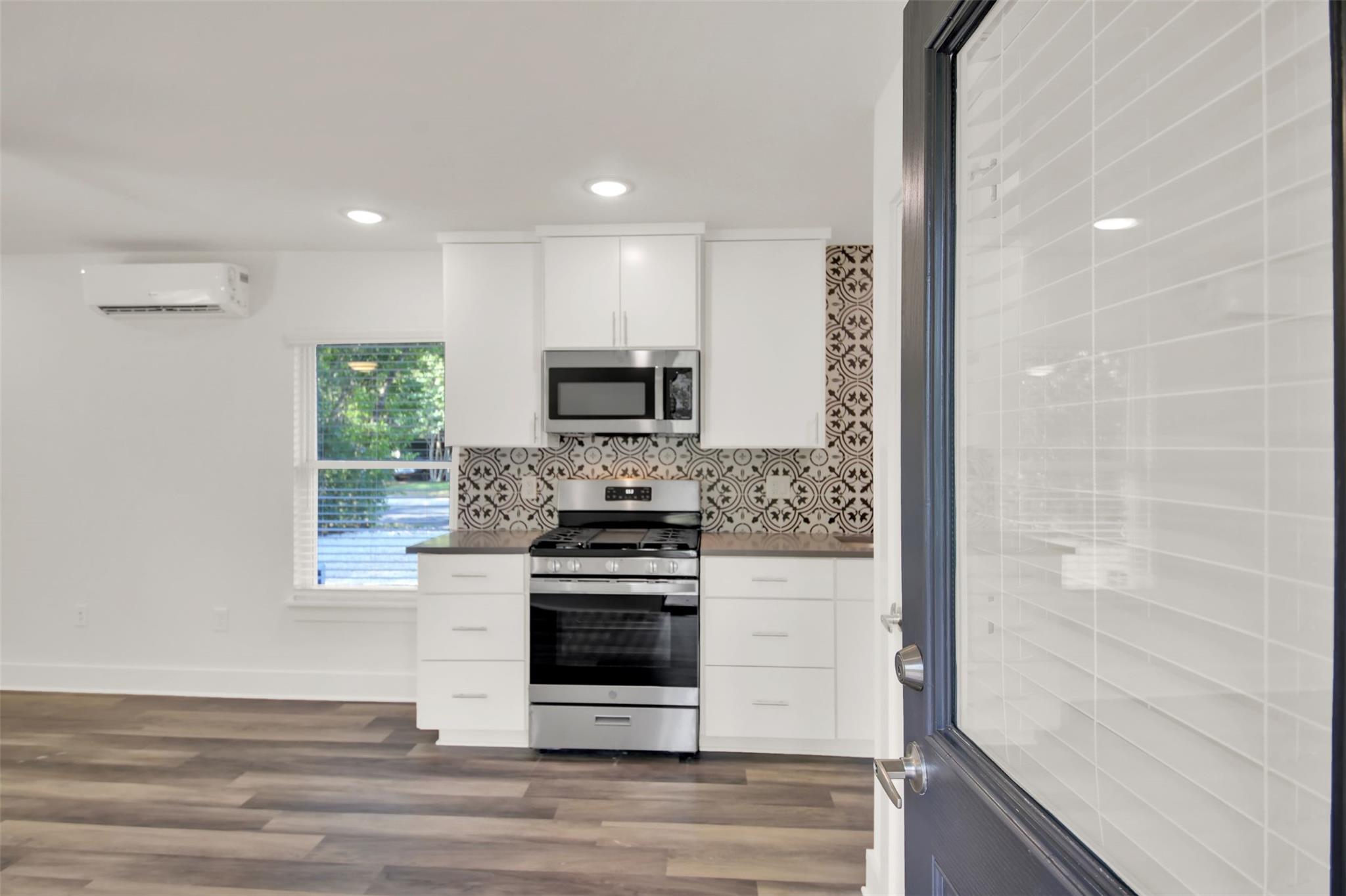2101 Benwick Cir #b Property Photo 4