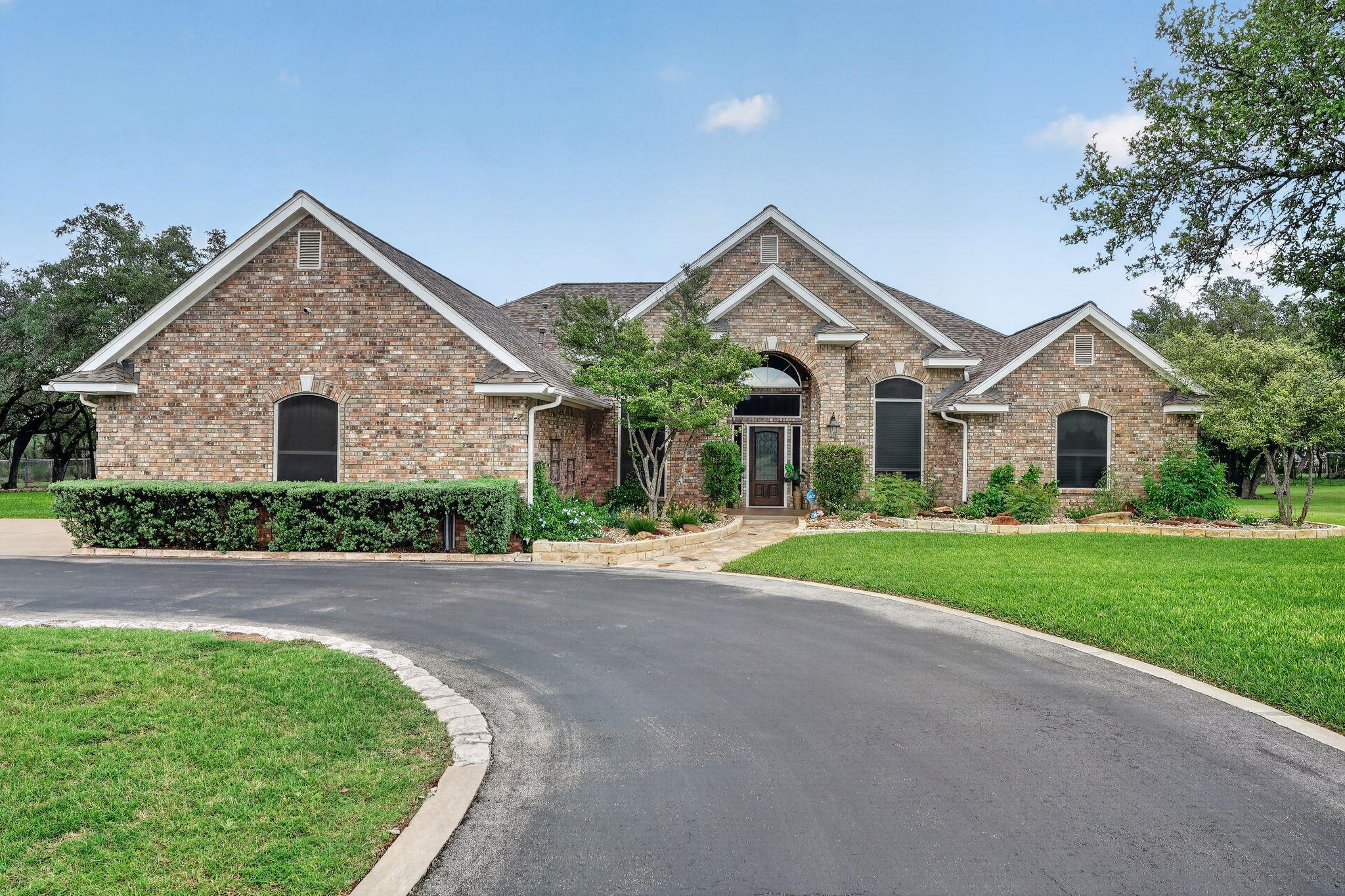 104 Lakewood Trl Property Photo 1
