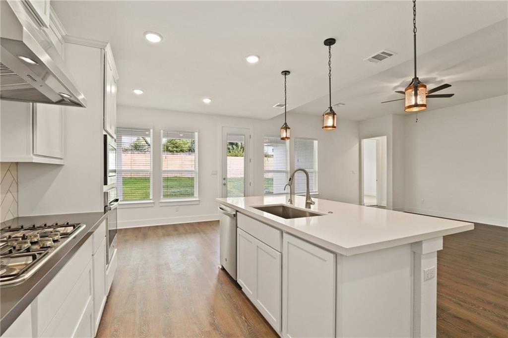 1821 Donetto Dr Property Photo 4