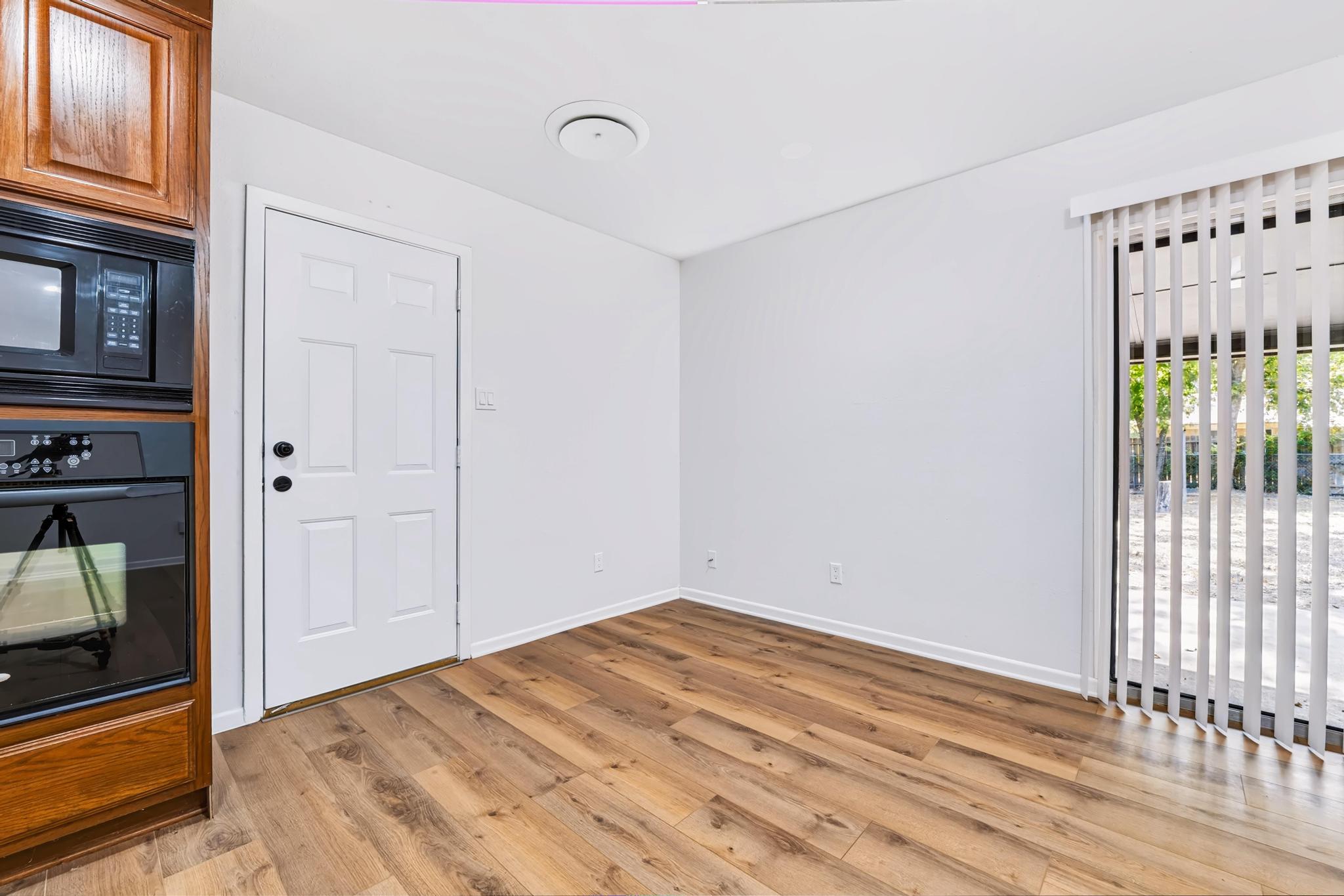 301 Carothers St Property Photo 4