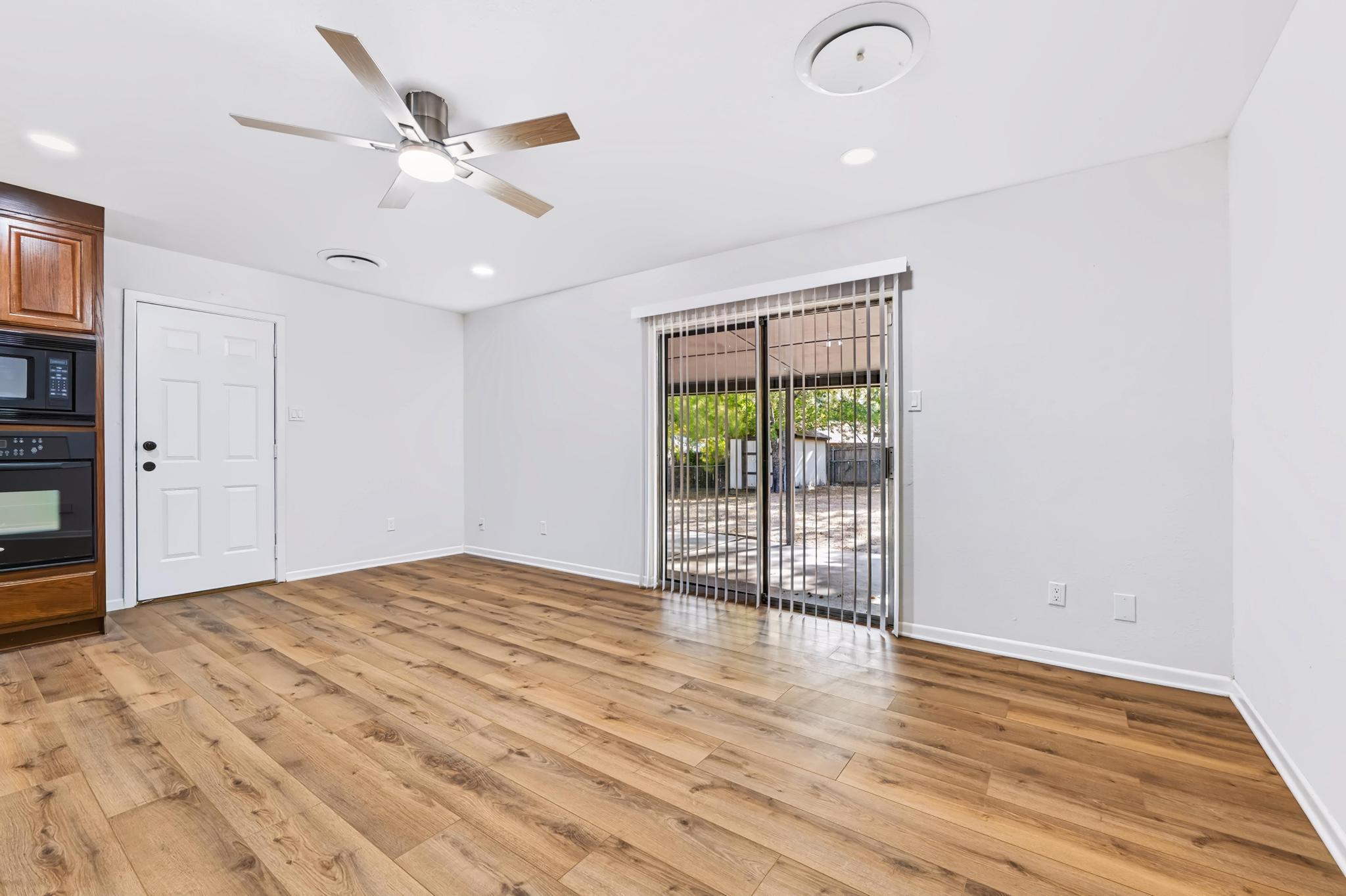 301 Carothers St Property Photo 5