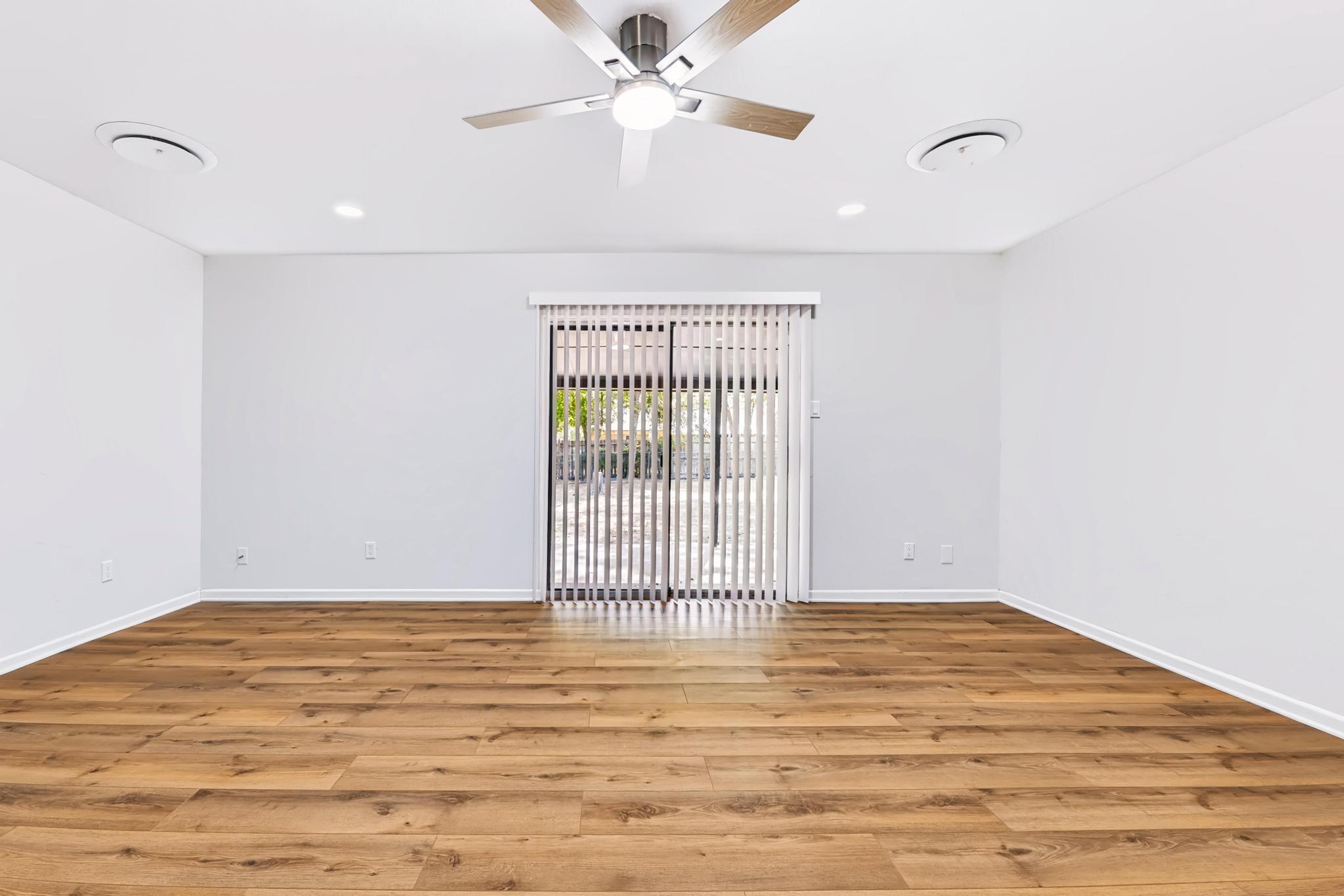 301 Carothers St Property Photo 6