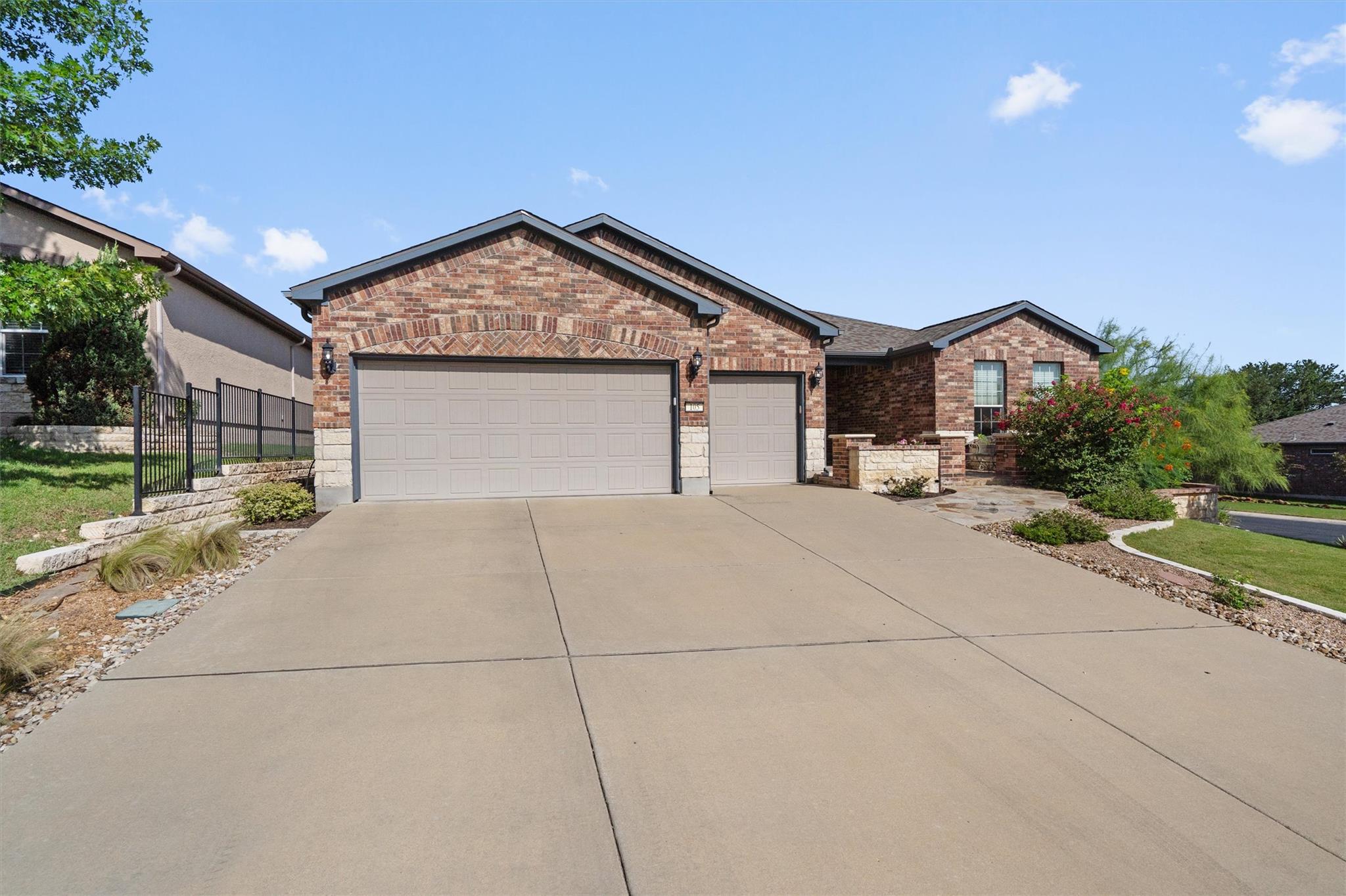 105 Duck Creek Ln Property Photo 1