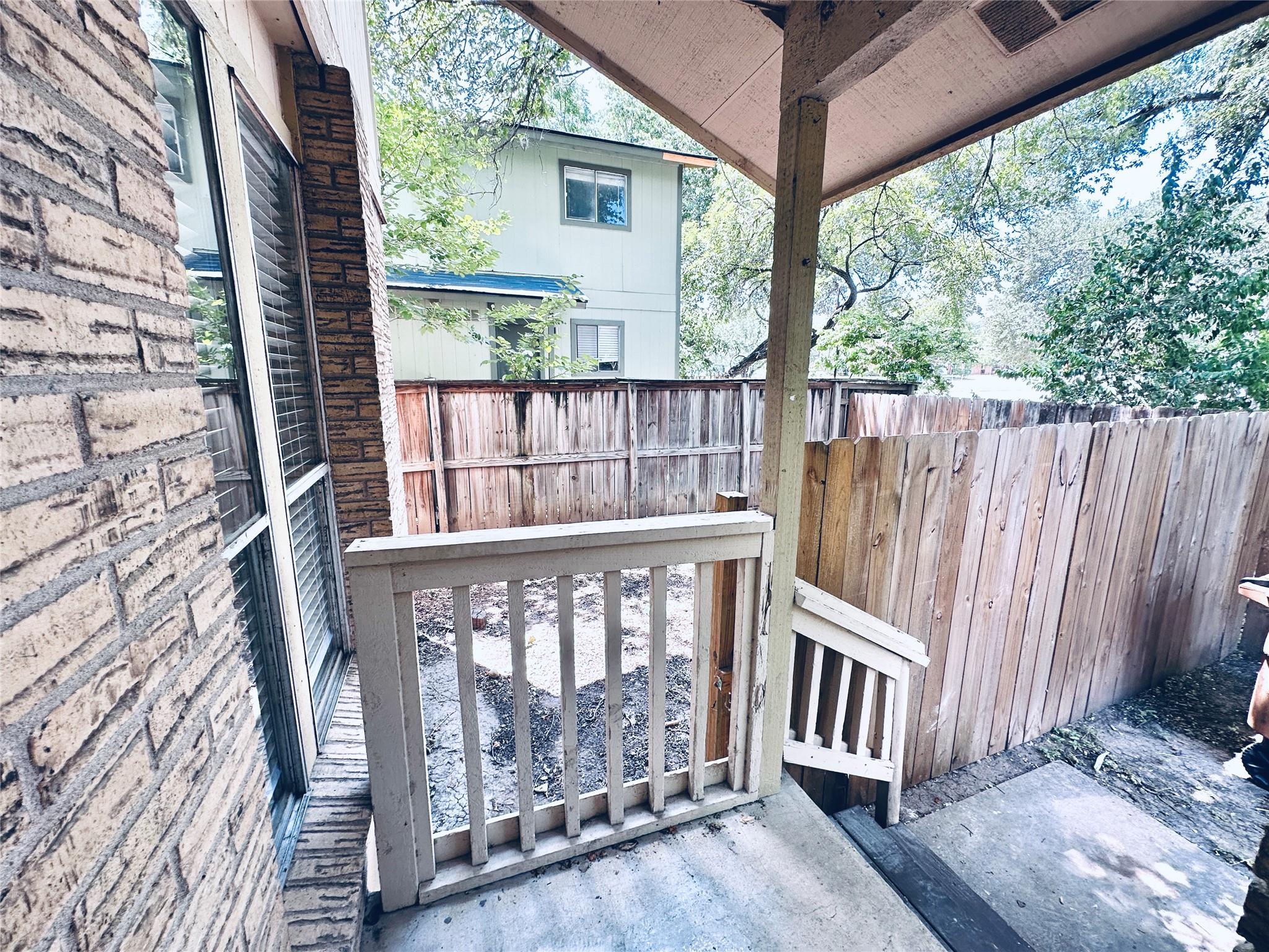 1318 Southport Dr #b Property Photo 2