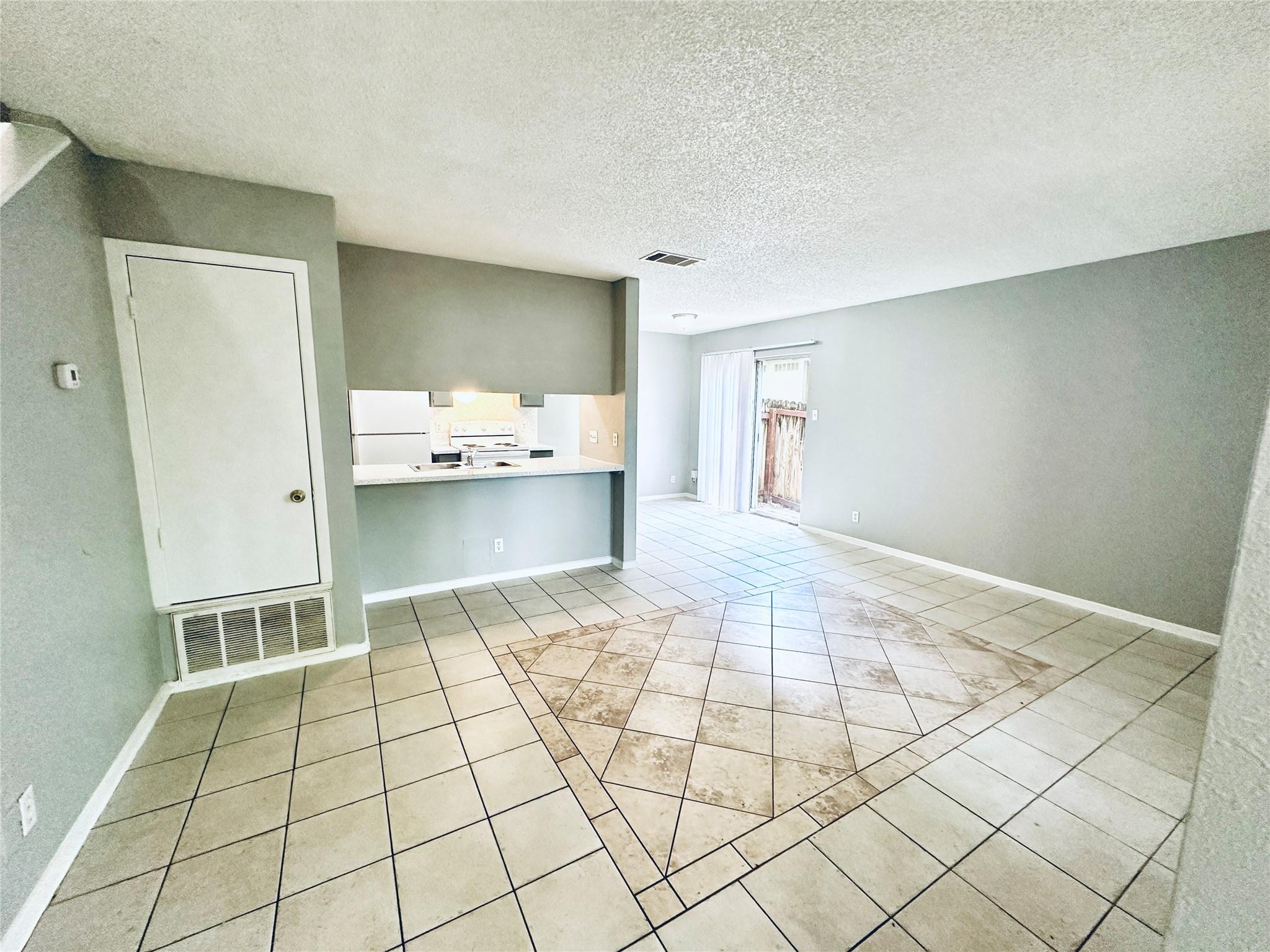 1318 Southport Dr #b Property Photo 4