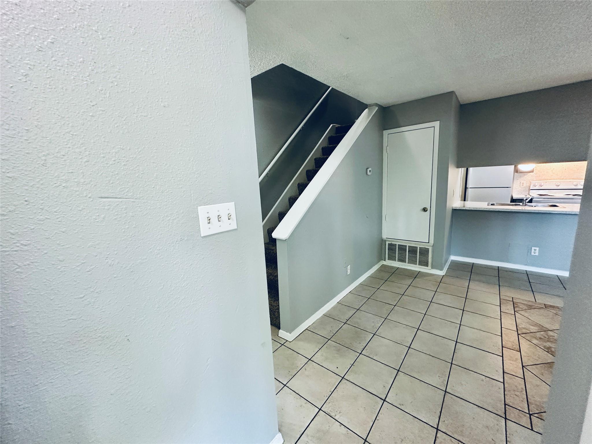 1318 Southport Dr #b Property Photo 5