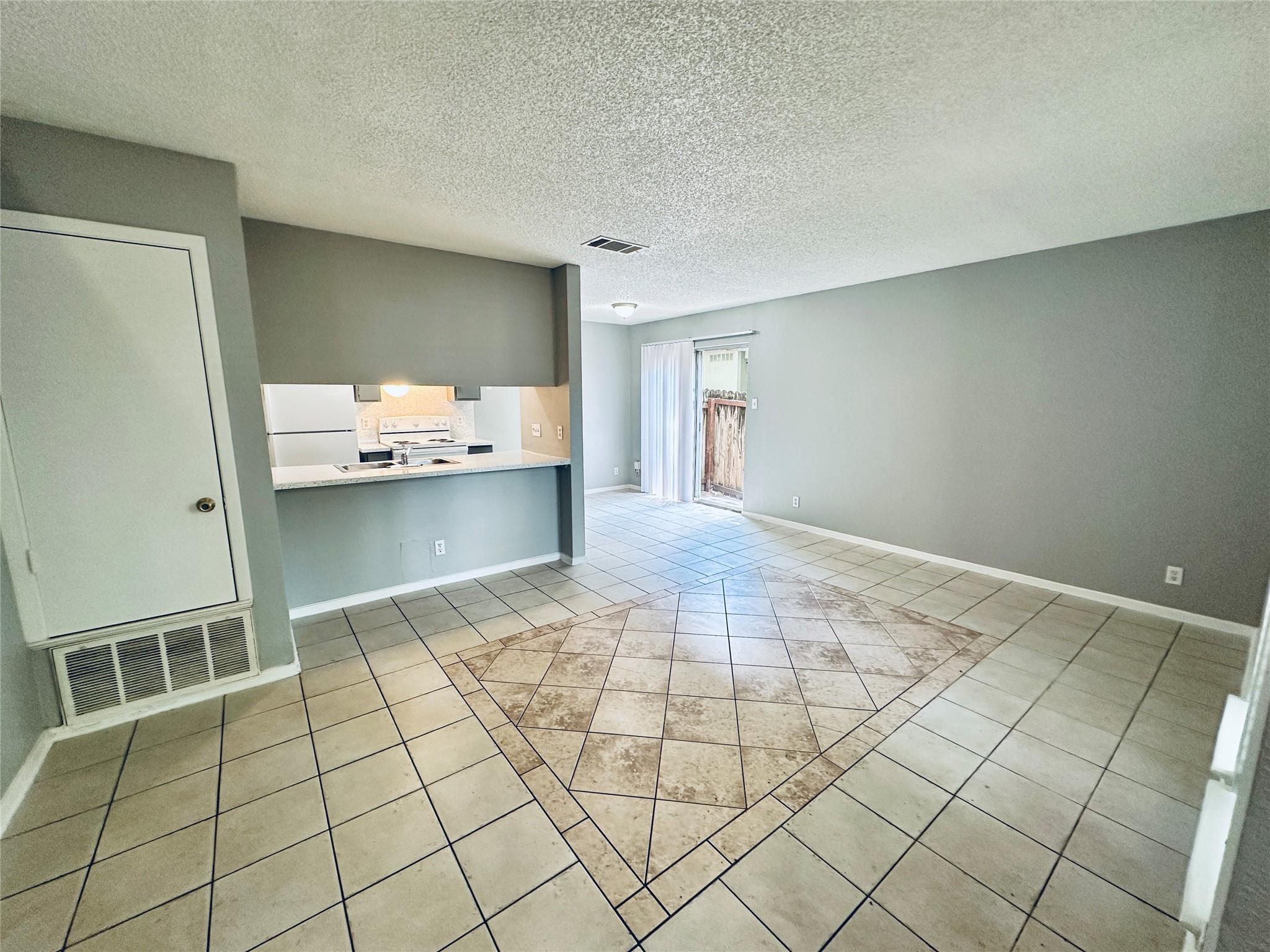 1318 Southport Dr #b Property Photo 6