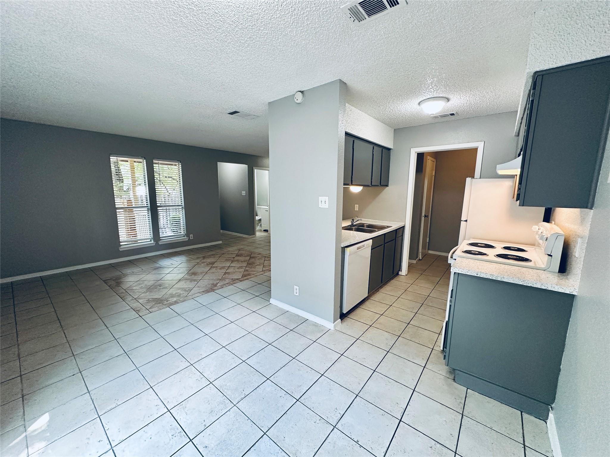 1318 Southport Dr #b Property Photo 8