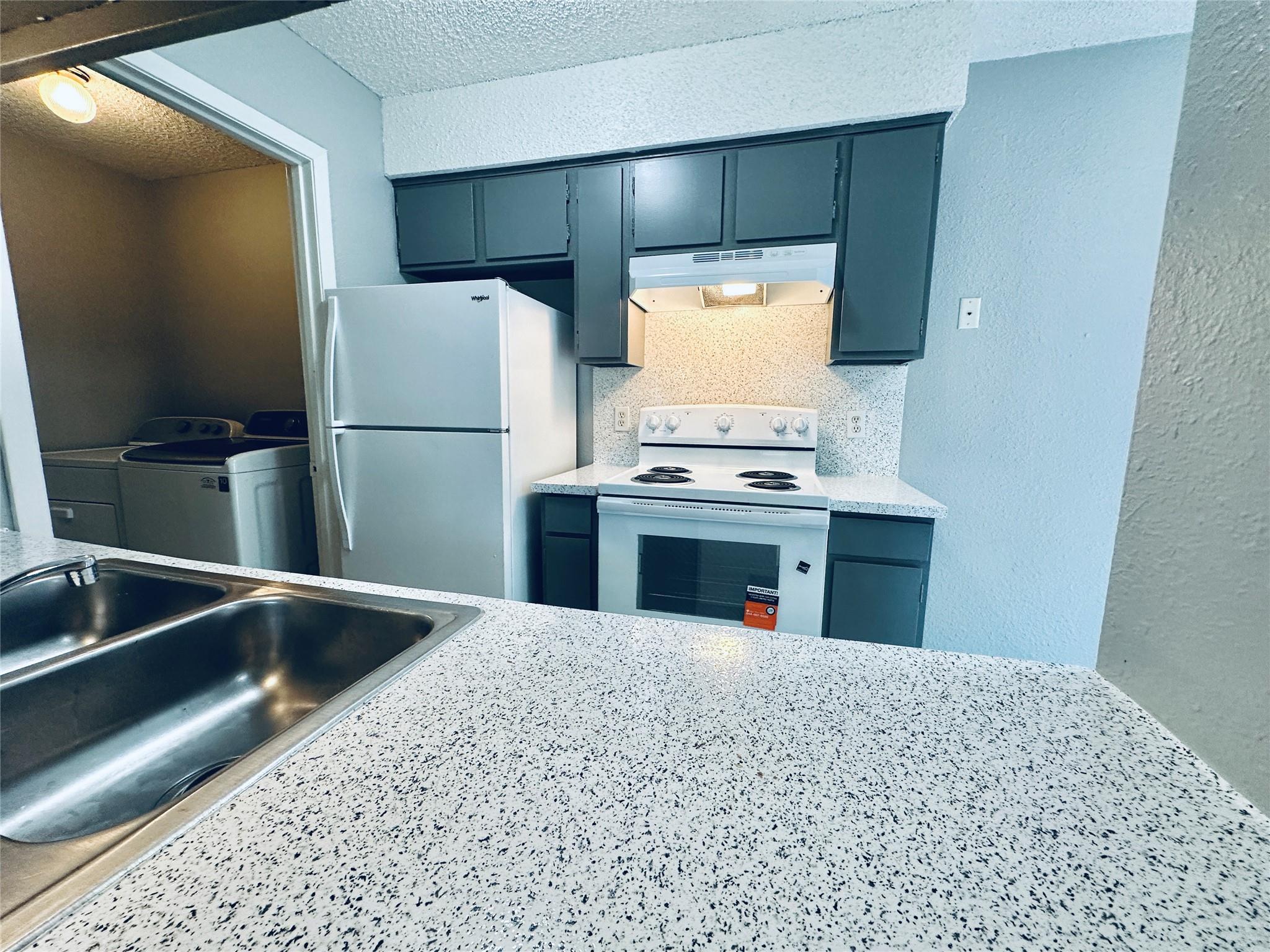 1318 Southport Dr #b Property Photo 11
