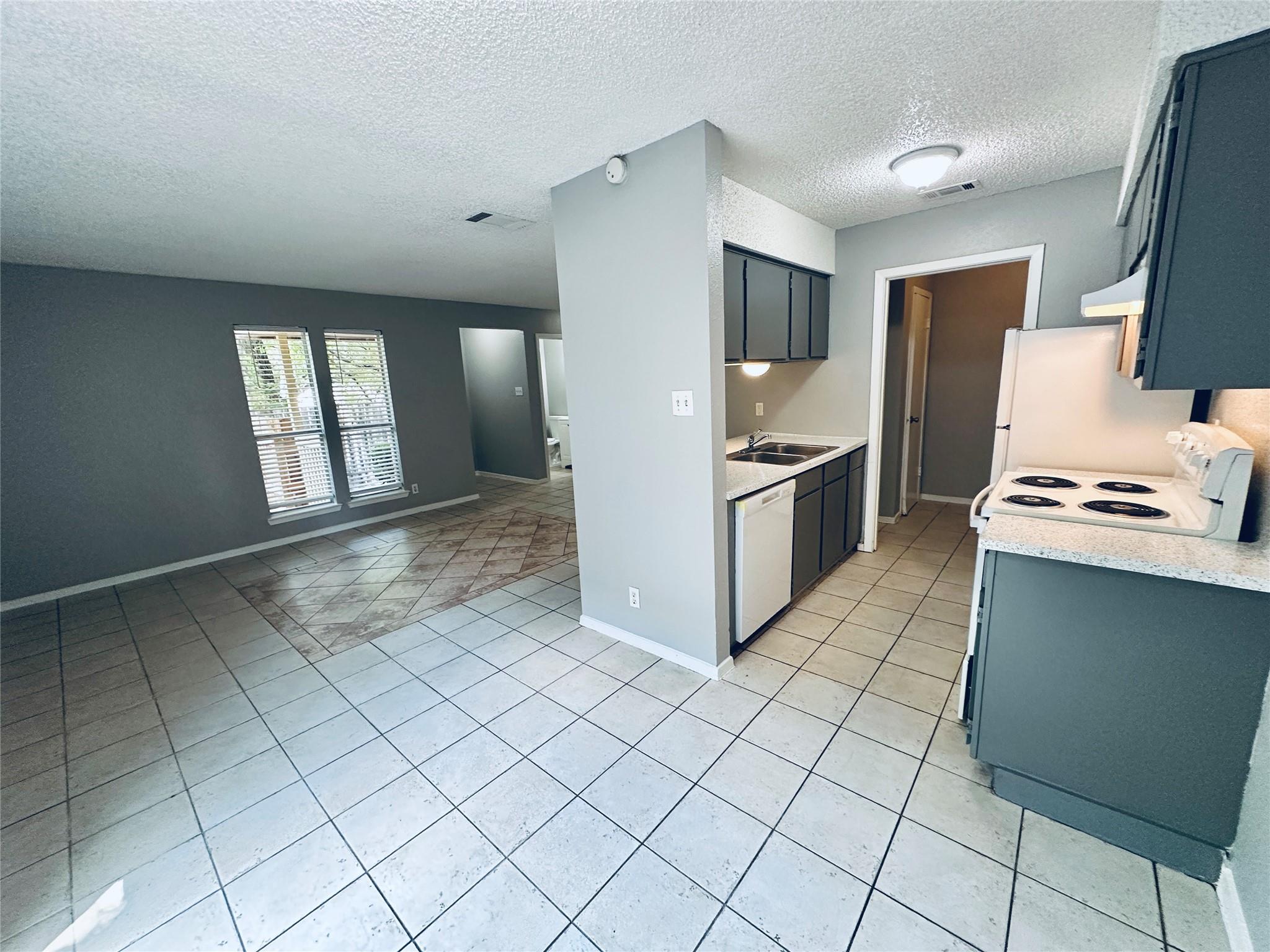 1318 Southport Dr #b Property Photo 12