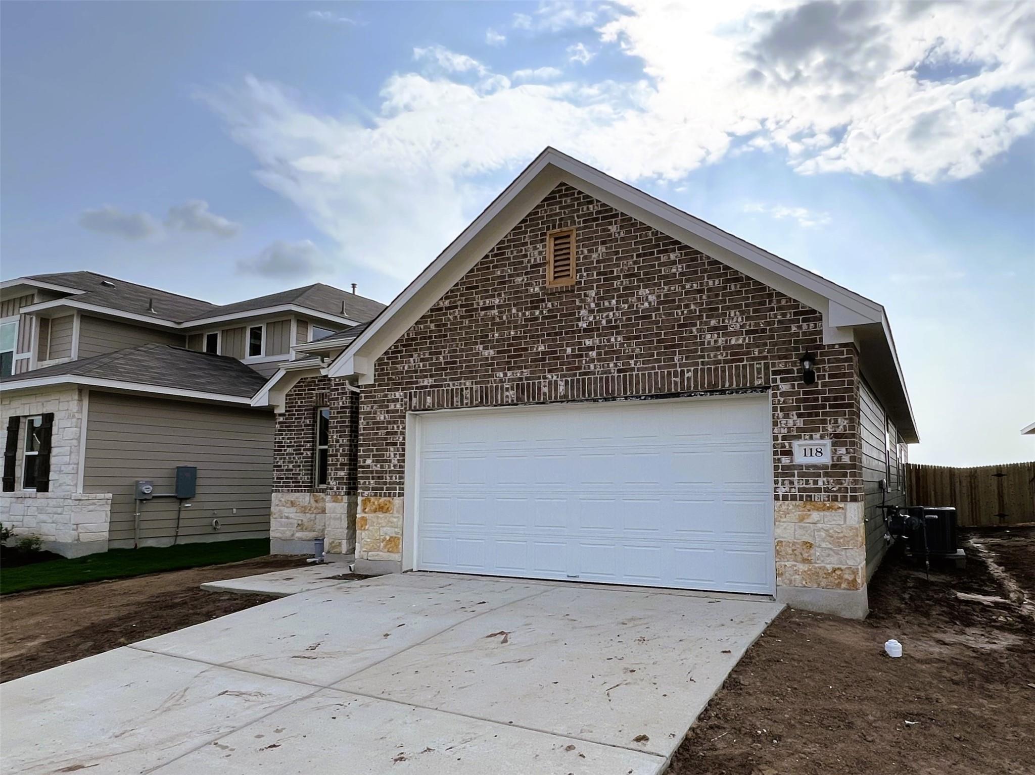 118 Prairie Falls Dr Property Photo 3