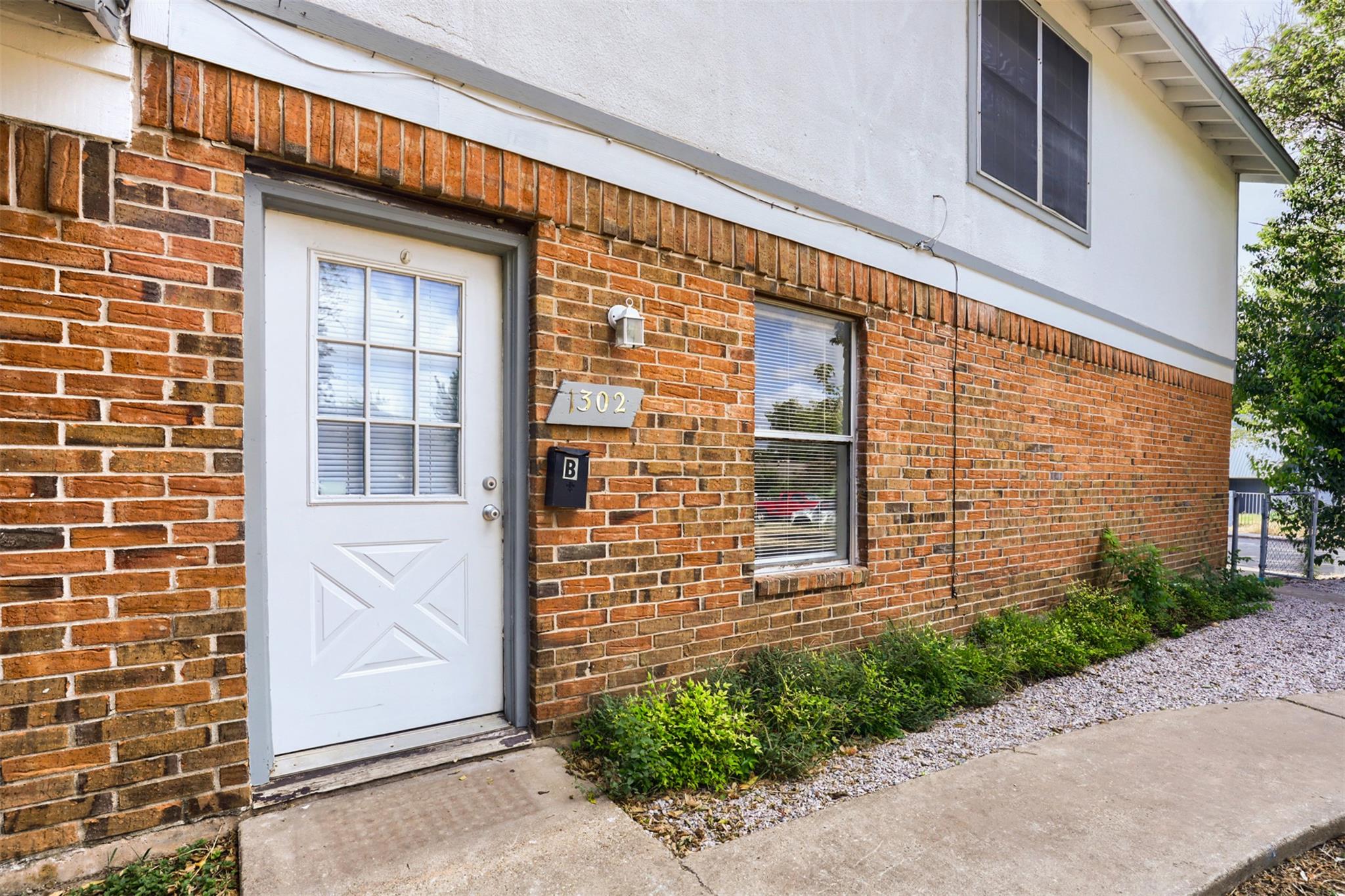 1302 Radcliff Dr #b Property Photo 1
