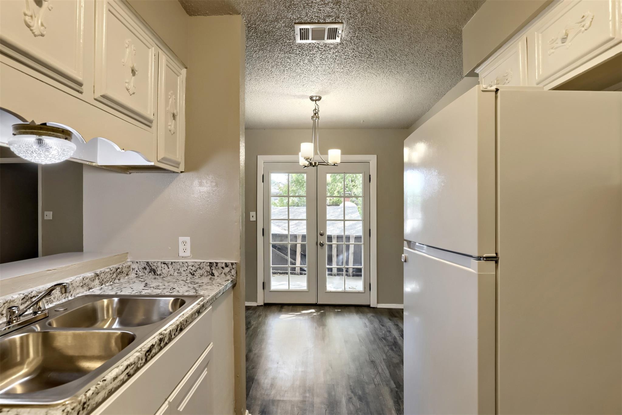 1302 Radcliff Dr #b Property Photo 5
