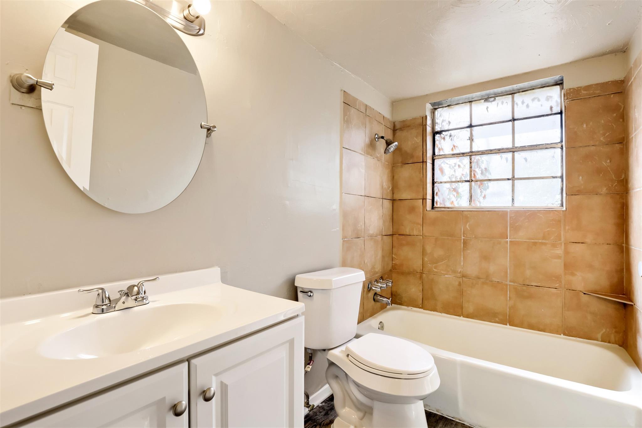 1302 Radcliff Dr #b Property Photo 8